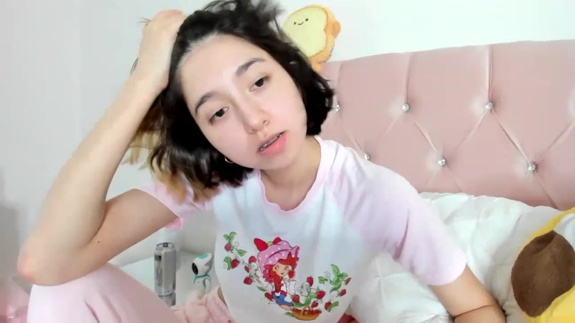 Gallery image thumbnail from Cherrycute666's myfreecams stream on, 02/07/2023, 04:42 image 18 of 20
