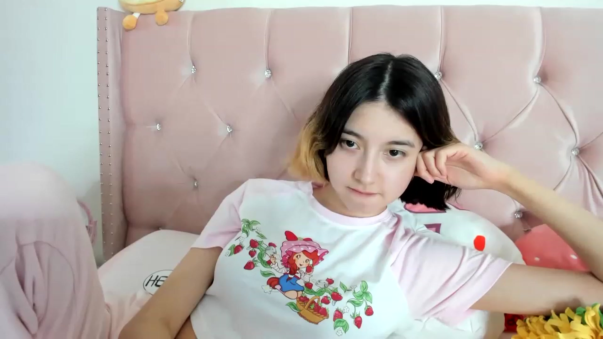 Gallery image thumbnail from Cherrycute666's myfreecams stream on, 02/07/2023, 06:26 image 17 of 20