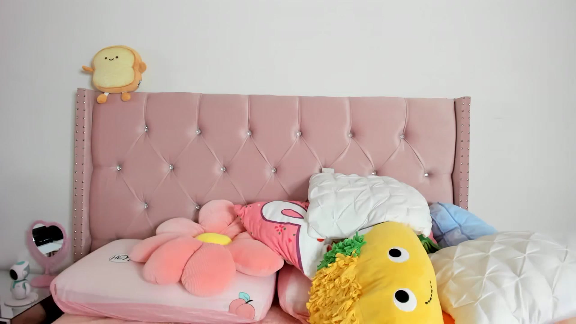 Gallery image thumbnail from Cherrycute666's myfreecams stream on, 02/07/2023, 10:02 image 1 of 20
