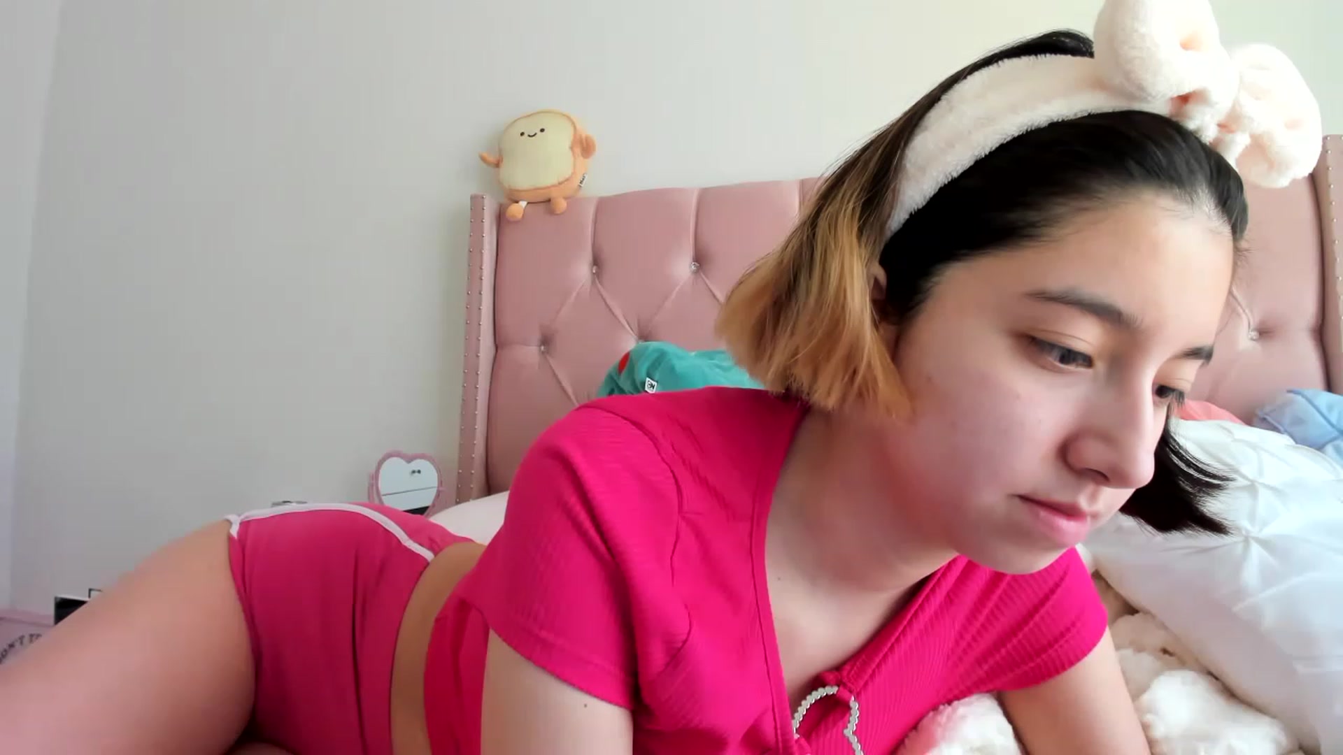 Gallery image thumbnail from Cherrycute666's myfreecams stream on, 02/08/2023, 01:11 image 4 of 20