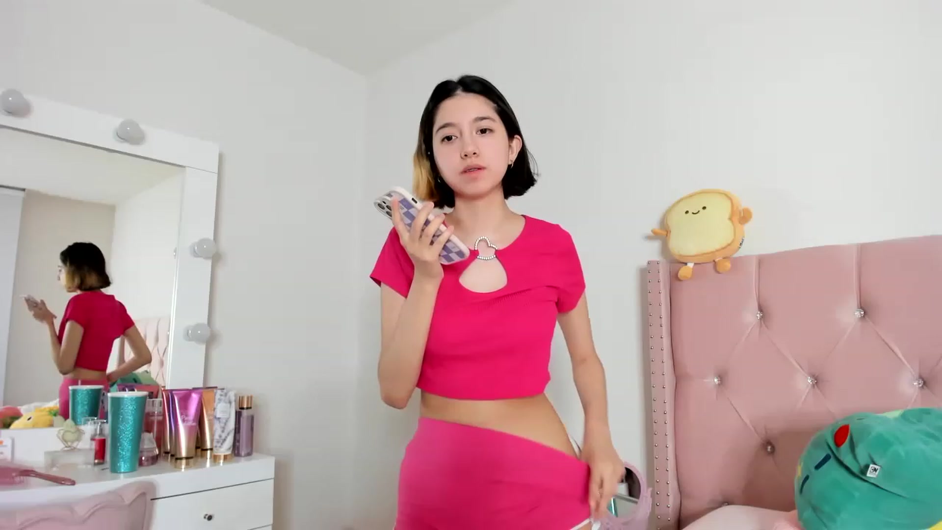 Gallery image thumbnail from Cherrycute666's myfreecams stream on, 02/08/2023, 01:11 image 18 of 20