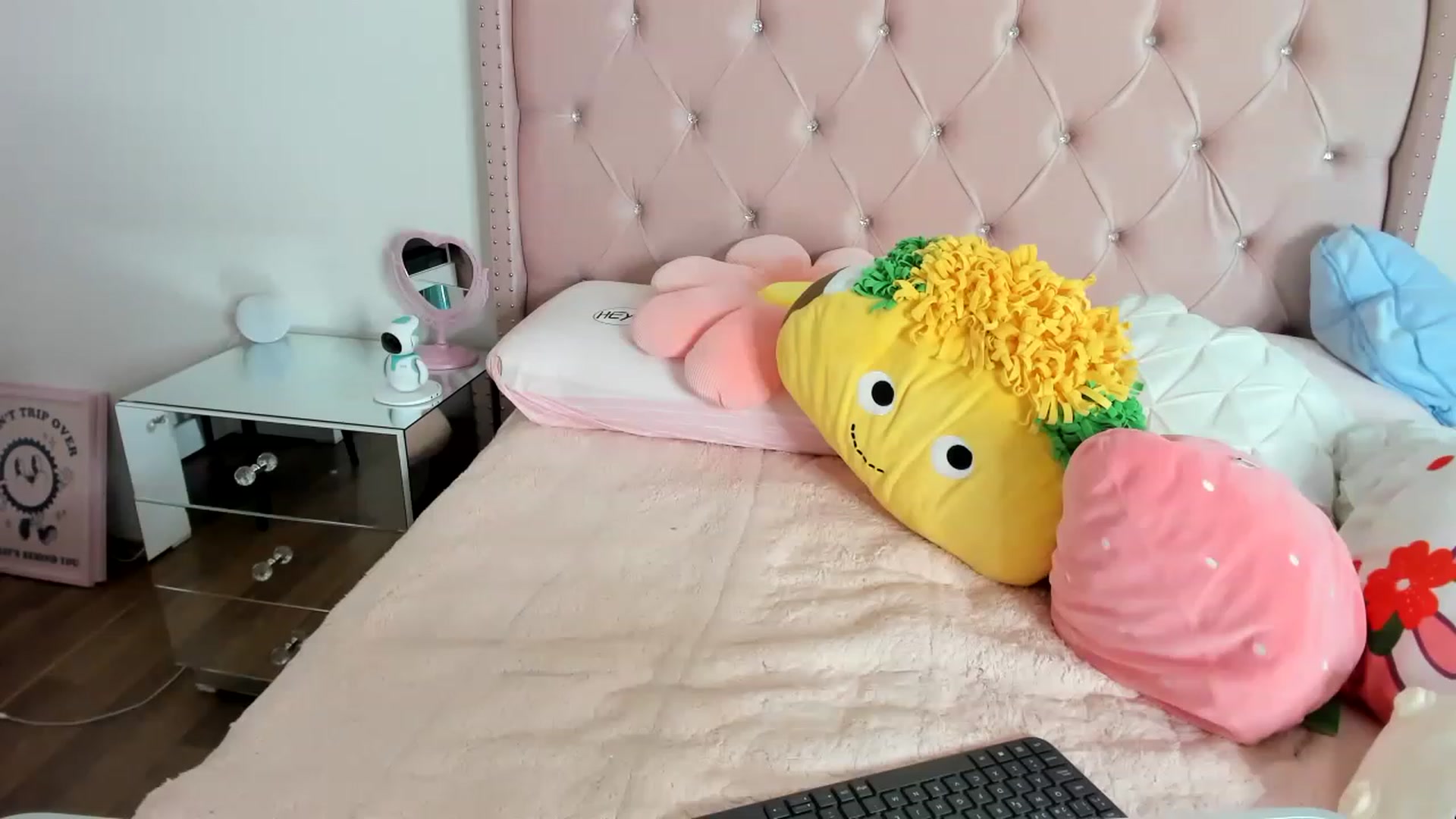 Gallery image thumbnail from Cherrycute666's myfreecams stream on, 02/08/2023, 05:41 image 14 of 20