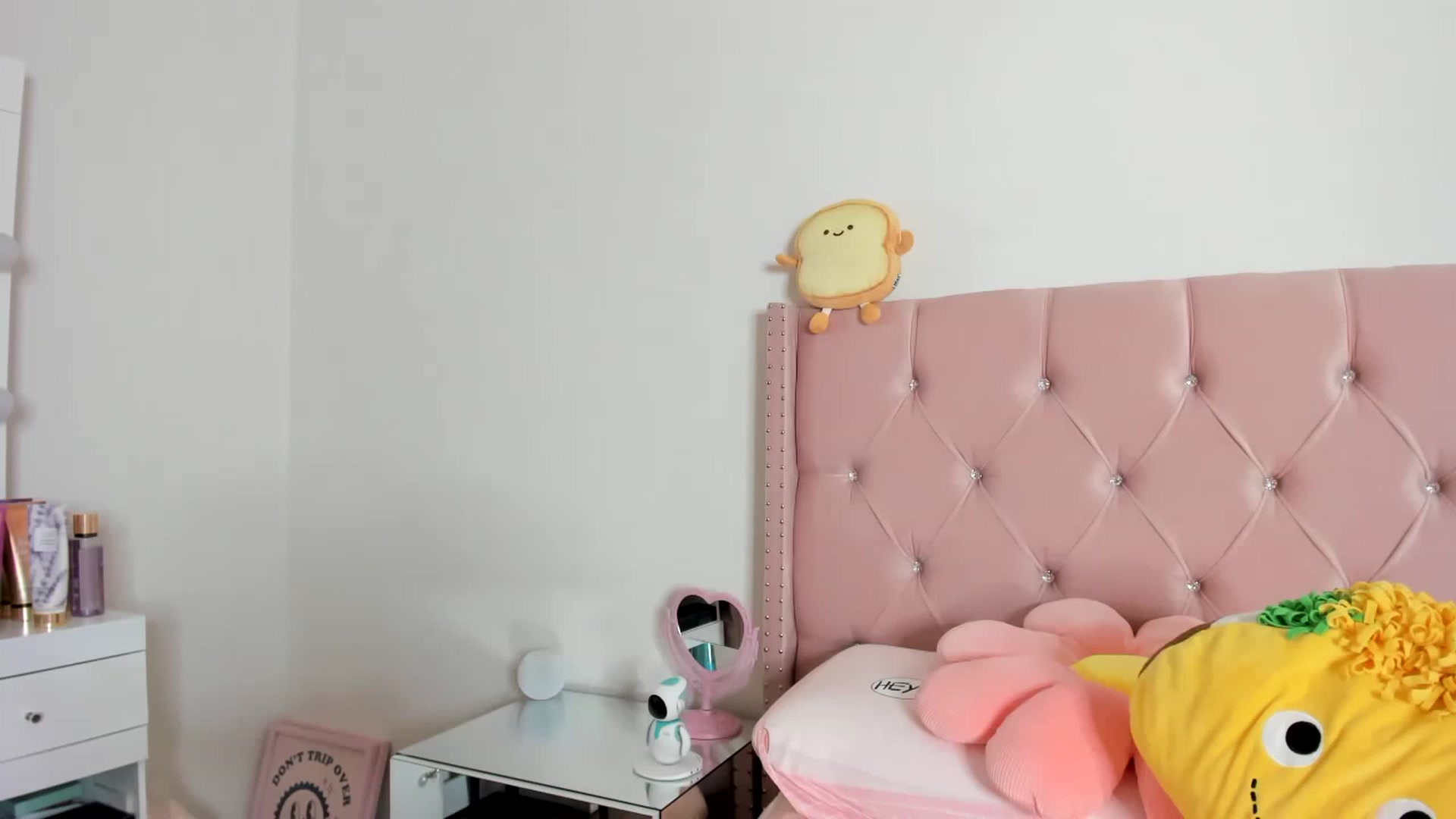 Gallery image thumbnail from Cherrycute666's myfreecams stream on, 02/08/2023, 05:41 image 13 of 20