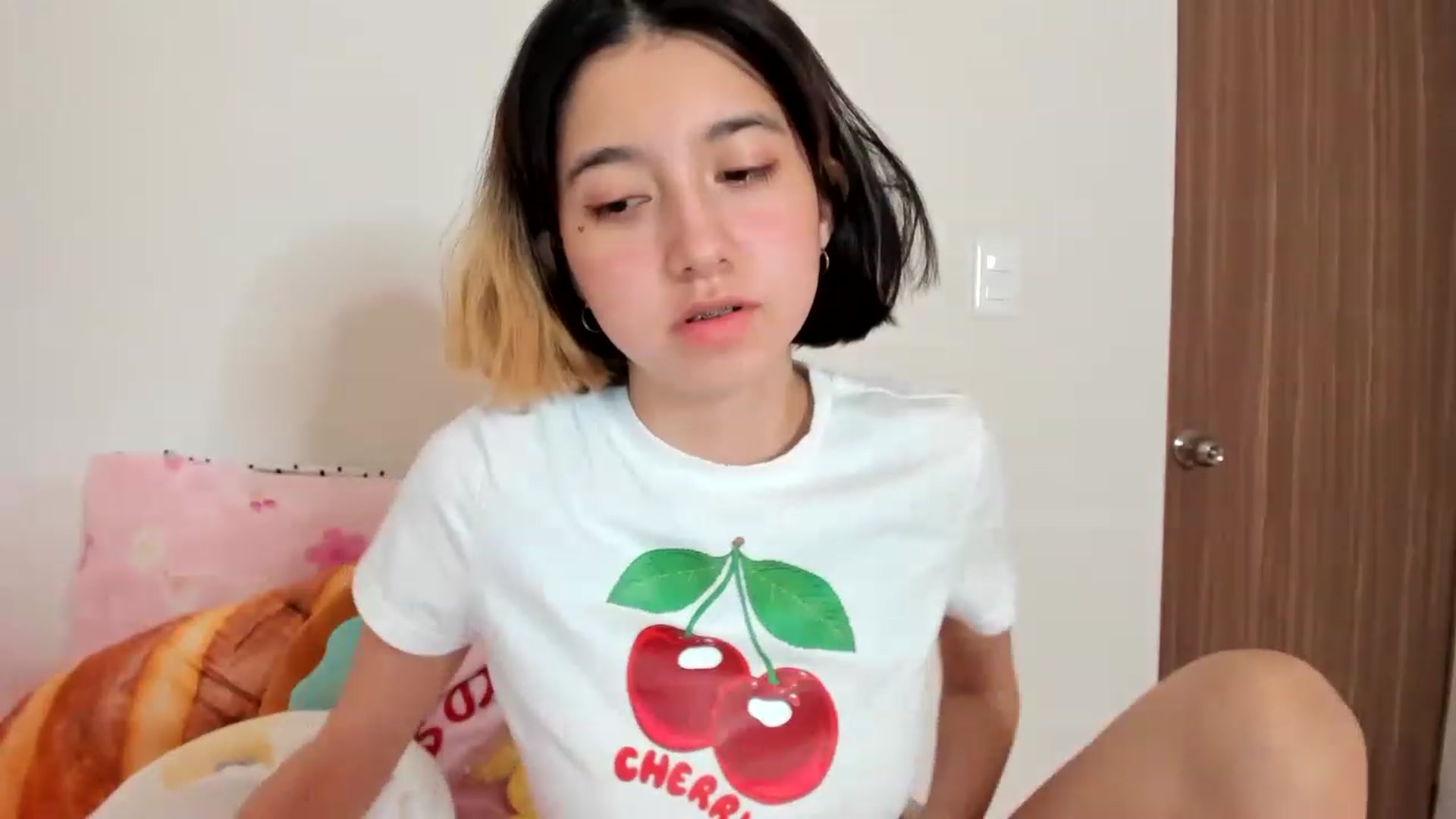 Gallery image thumbnail from Cherrycute666's myfreecams stream on, 02/09/2023, 12:03 image 17 of 20