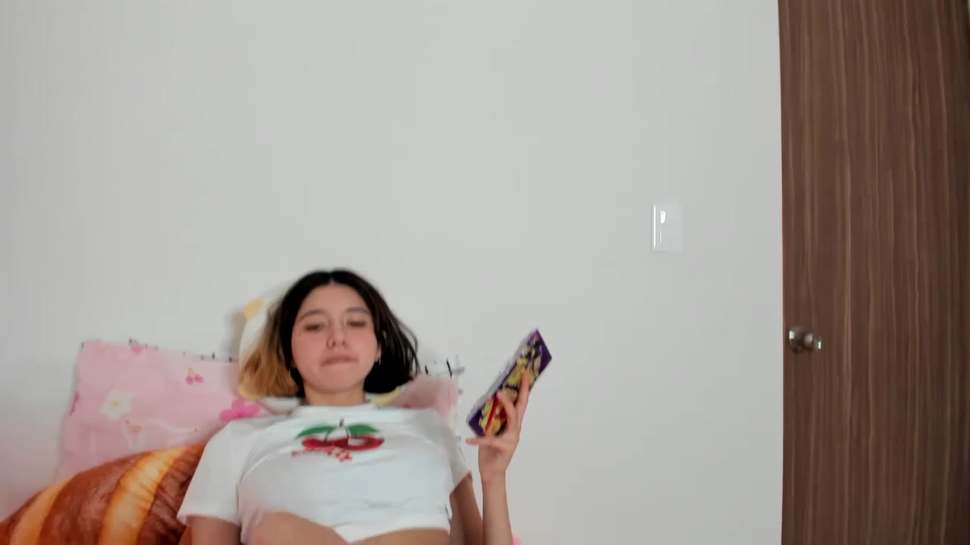 Gallery image thumbnail from Cherrycute666's myfreecams stream on, 02/09/2023, 12:03 image 19 of 20