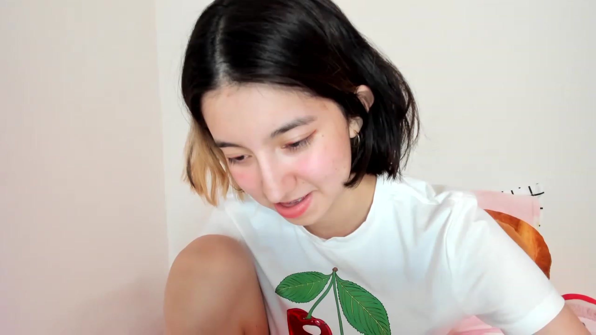 Gallery image thumbnail from Cherrycute666's myfreecams stream on, 02/09/2023, 12:03 image 3 of 20