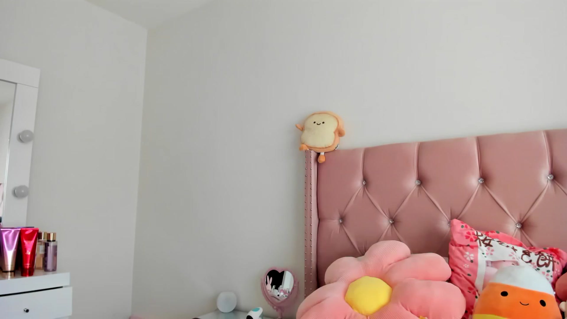 Gallery image thumbnail from Cherrycute666's myfreecams stream on, 02/10/2023, 01:26 image 5 of 20