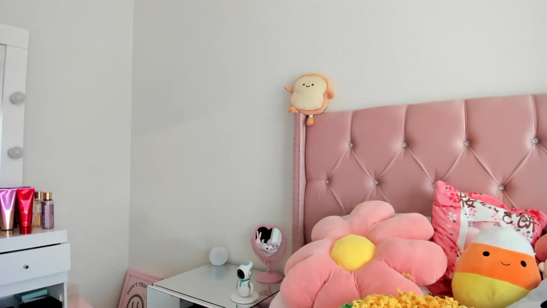 Gallery image thumbnail from Cherrycute666's myfreecams stream on, 02/10/2023, 01:26 image 4 of 20