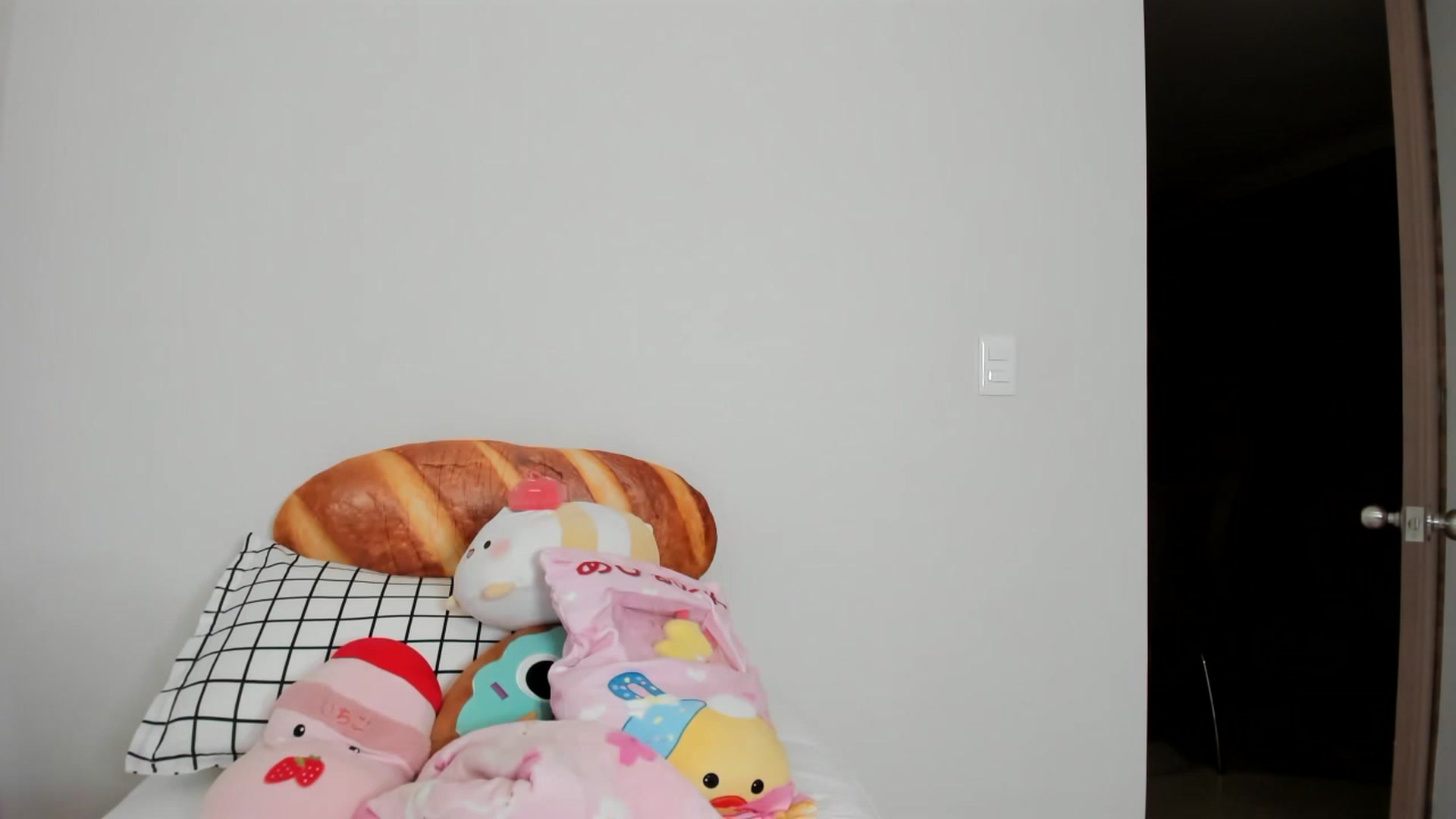 Gallery image thumbnail from Cherrycute666's myfreecams stream on, 02/11/2023, 04:31 image 17 of 20