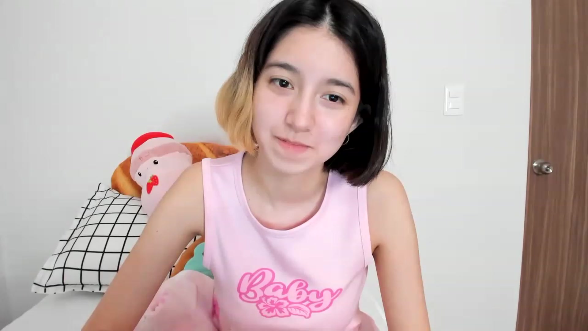 Gallery image thumbnail from Cherrycute666's myfreecams stream on, 02/11/2023, 06:00 image 16 of 20