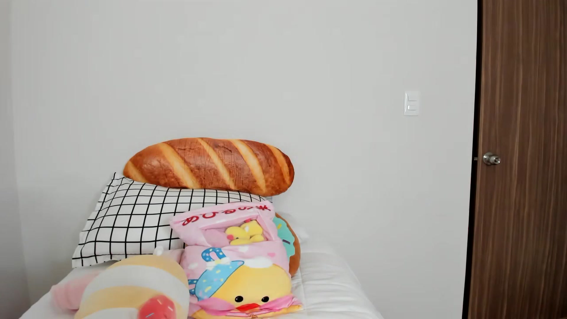 Gallery image thumbnail from Cherrycute666's myfreecams stream on, 02/11/2023, 08:15 image 3 of 20
