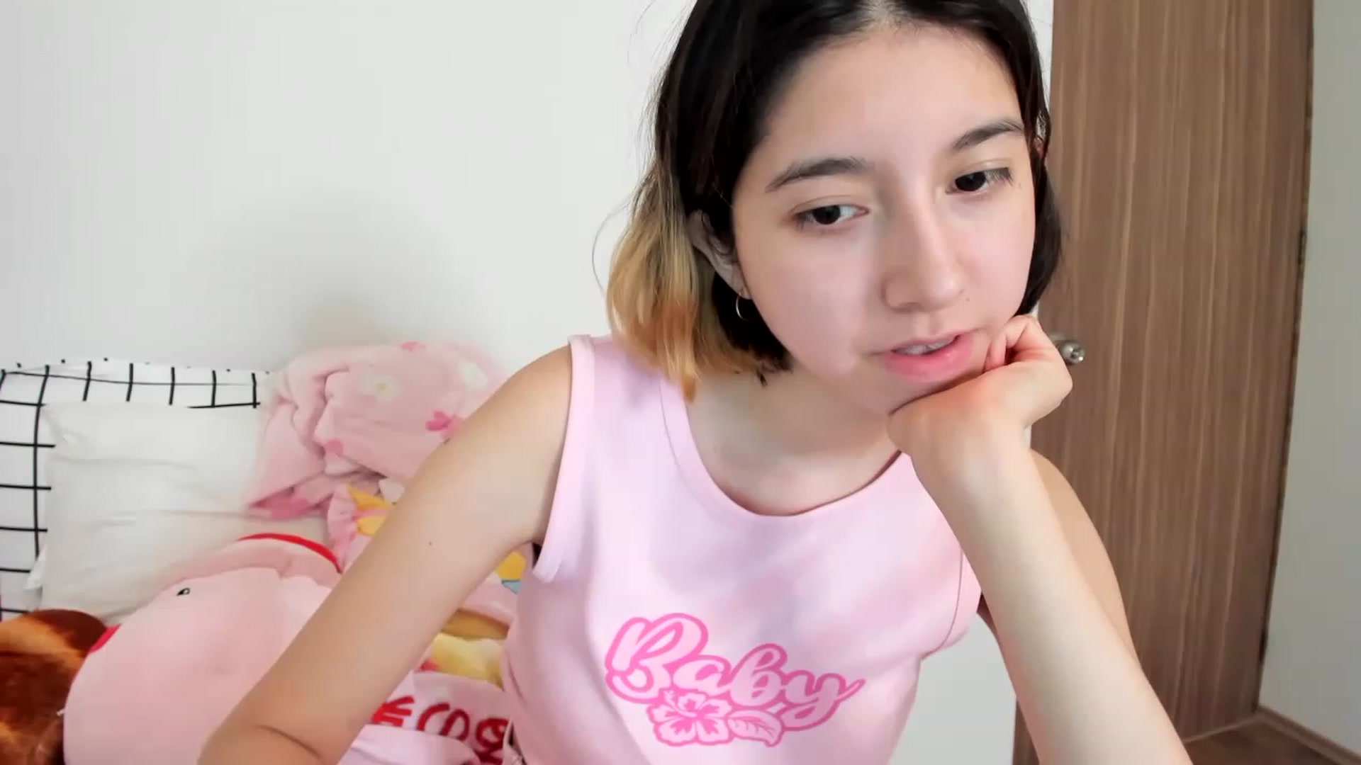 Gallery image thumbnail from Cherrycute666's myfreecams stream on, 02/11/2023, 15:21 image 2 of 20