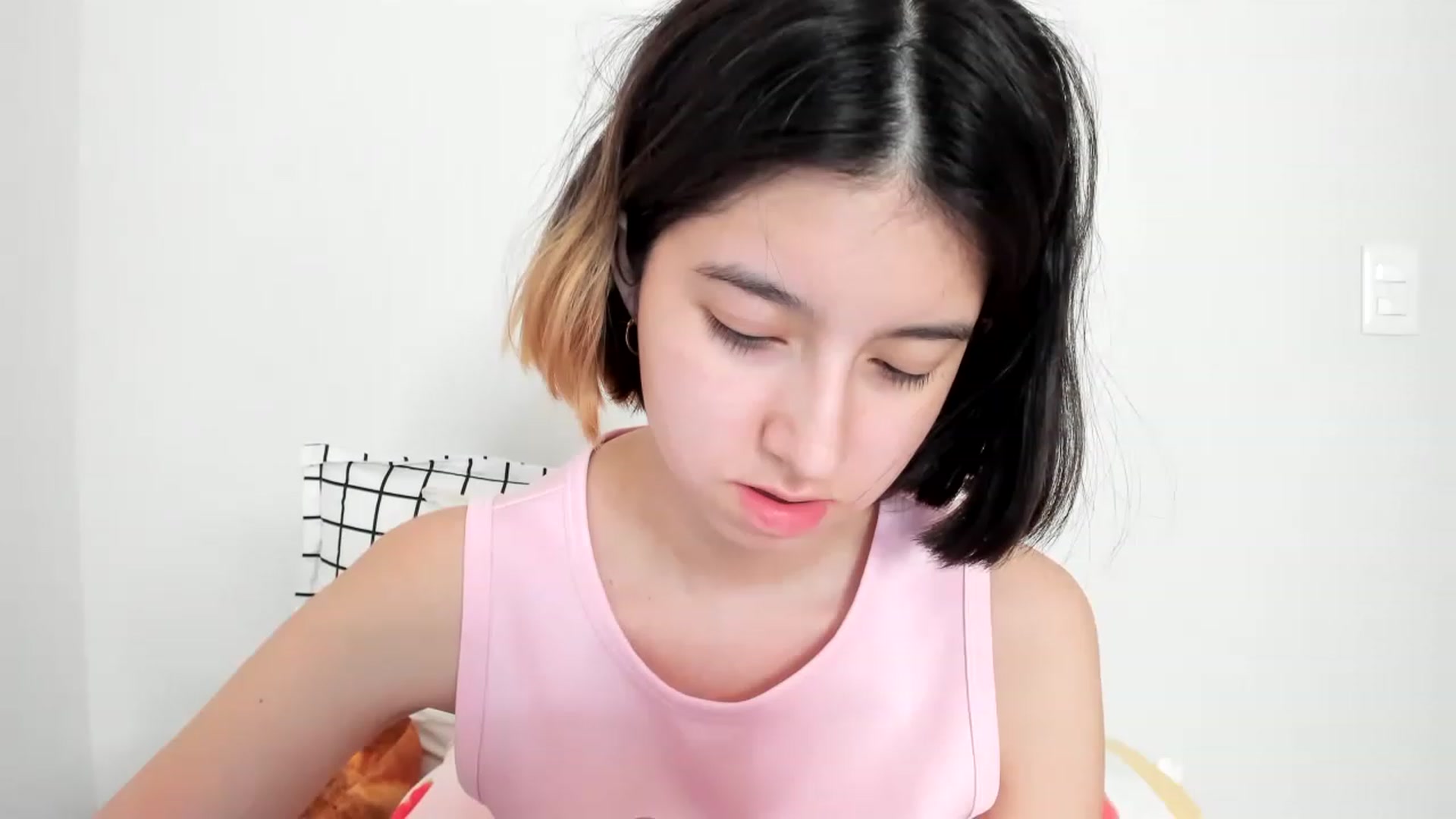 Gallery image thumbnail from Cherrycute666's myfreecams stream on, 02/11/2023, 15:21 image 20 of 20