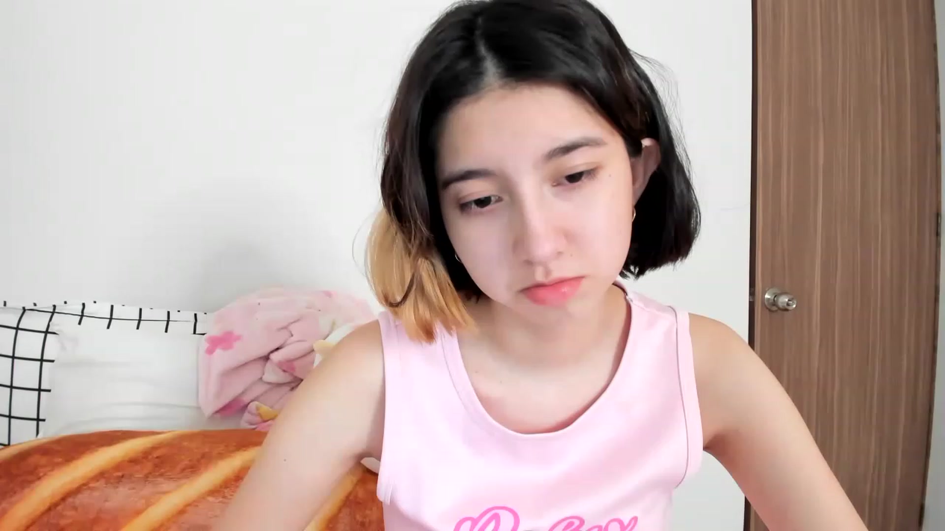 Gallery image thumbnail from Cherrycute666's myfreecams stream on, 02/11/2023, 18:17 image 7 of 20