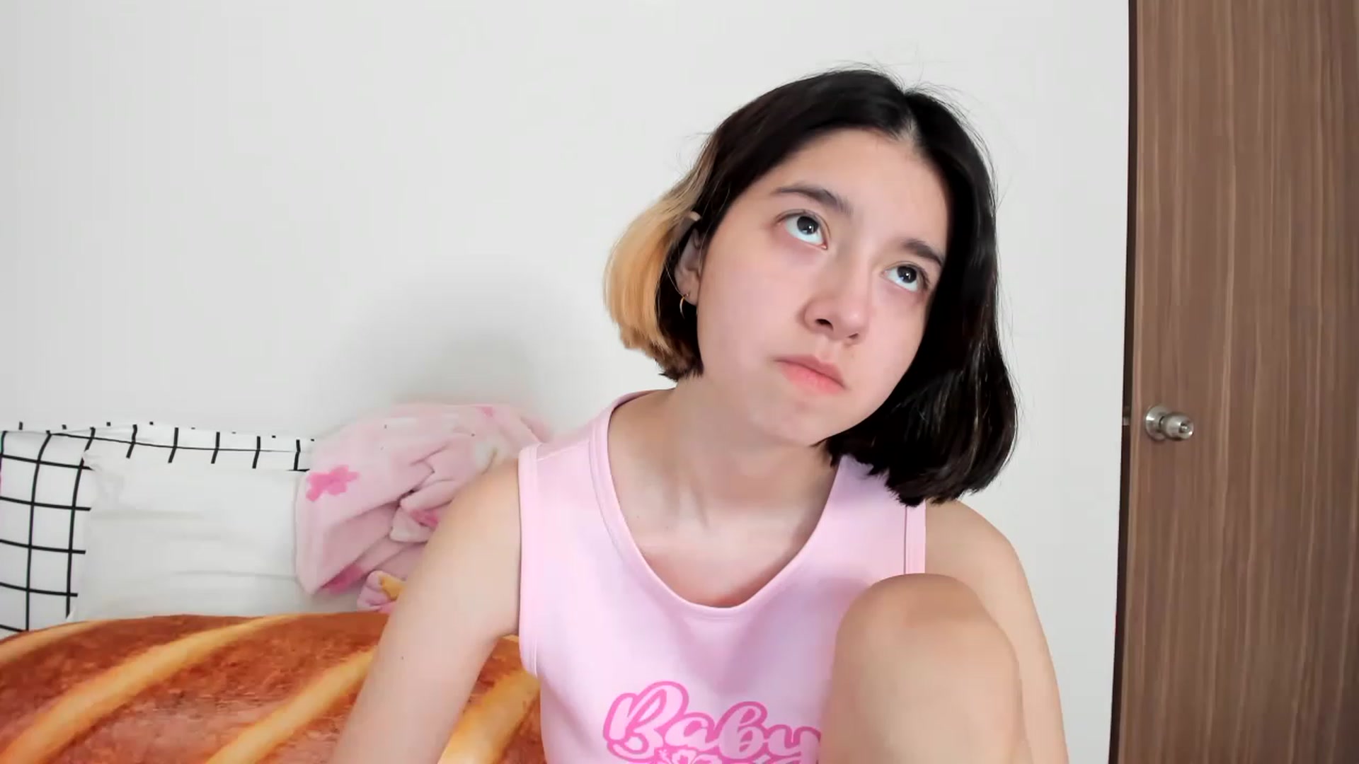 Gallery image thumbnail from Cherrycute666's myfreecams stream on, 02/11/2023, 18:17 image 8 of 20