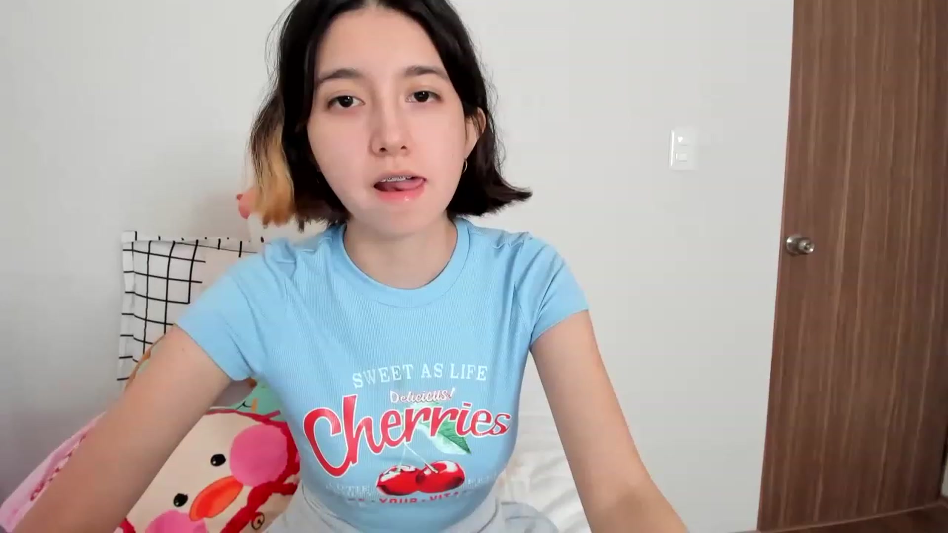 Gallery image thumbnail from Cherrycute666's myfreecams stream on, 02/11/2023, 23:02 image 16 of 20