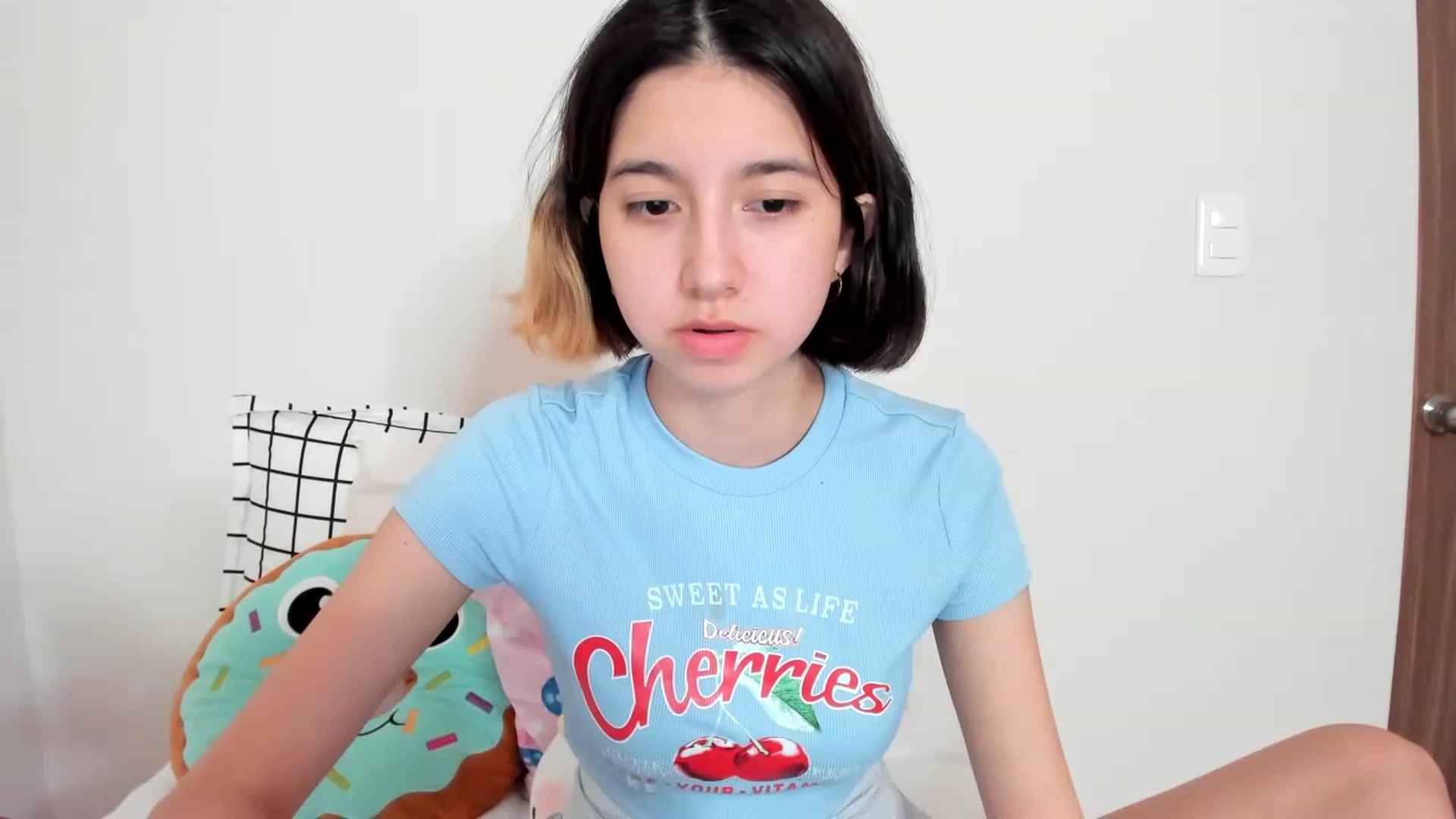 Gallery image thumbnail from Cherrycute666's myfreecams stream on, 02/12/2023, 24:55 image 19 of 20