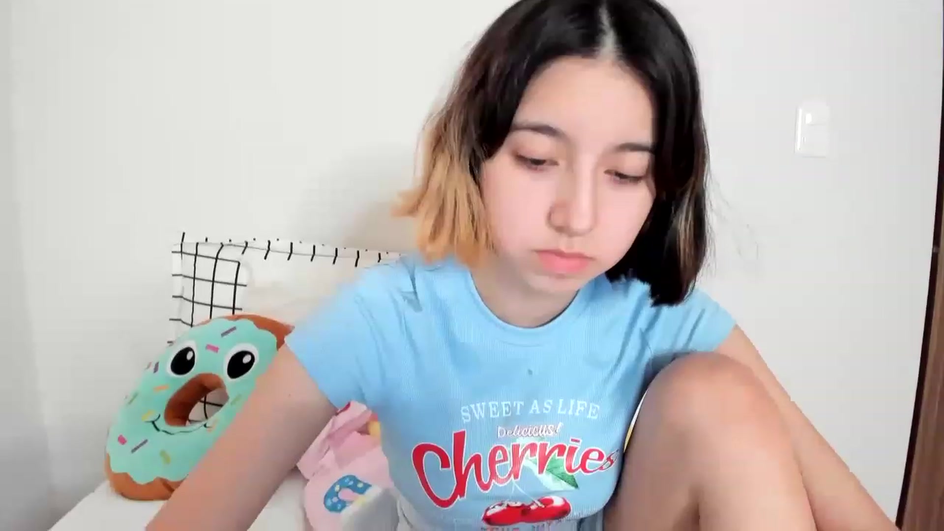 Gallery image thumbnail from Cherrycute666's myfreecams stream on, 02/12/2023, 05:43 image 8 of 20