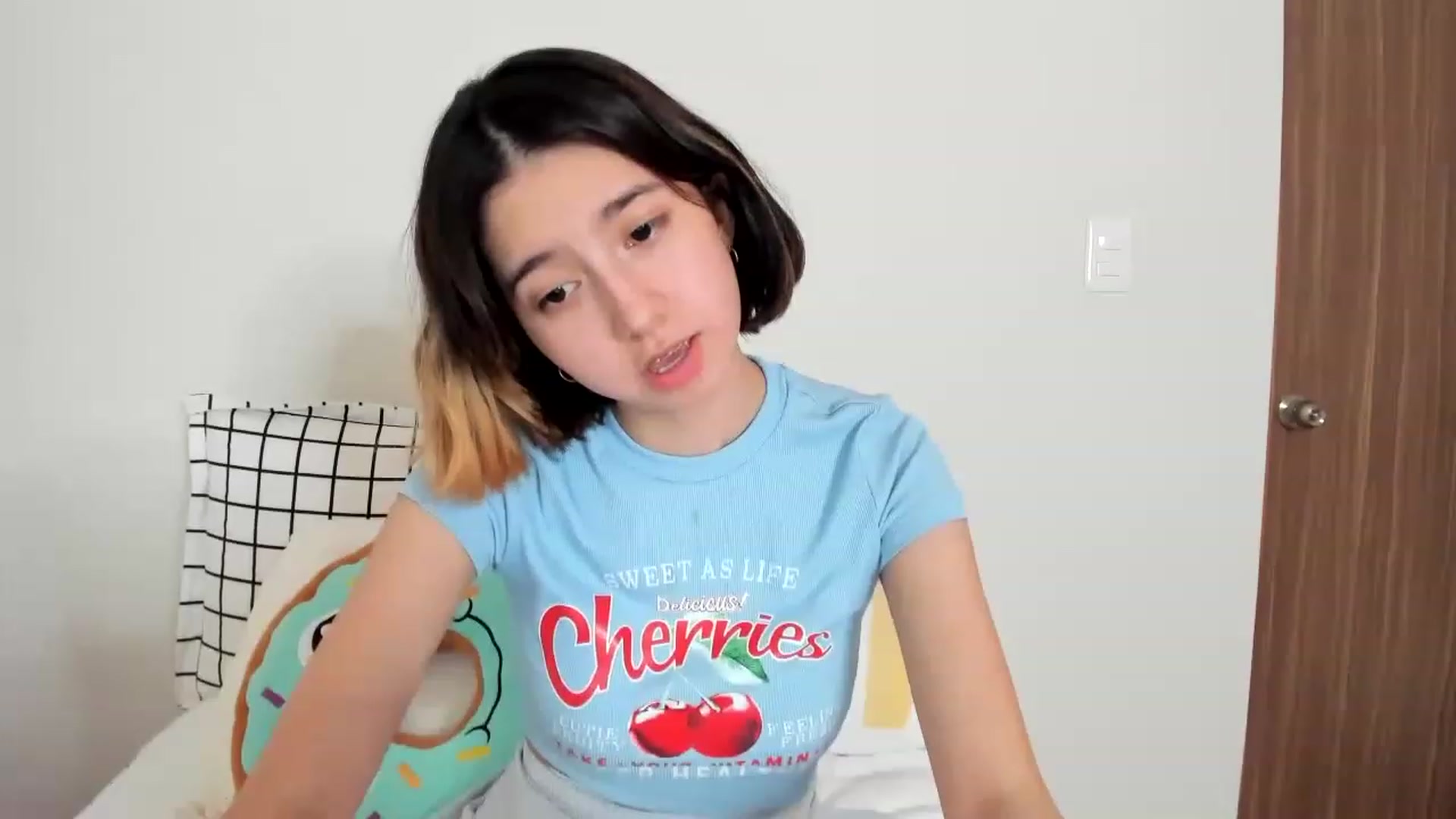 Gallery image thumbnail from Cherrycute666's myfreecams stream on, 02/12/2023, 08:15 image 17 of 20