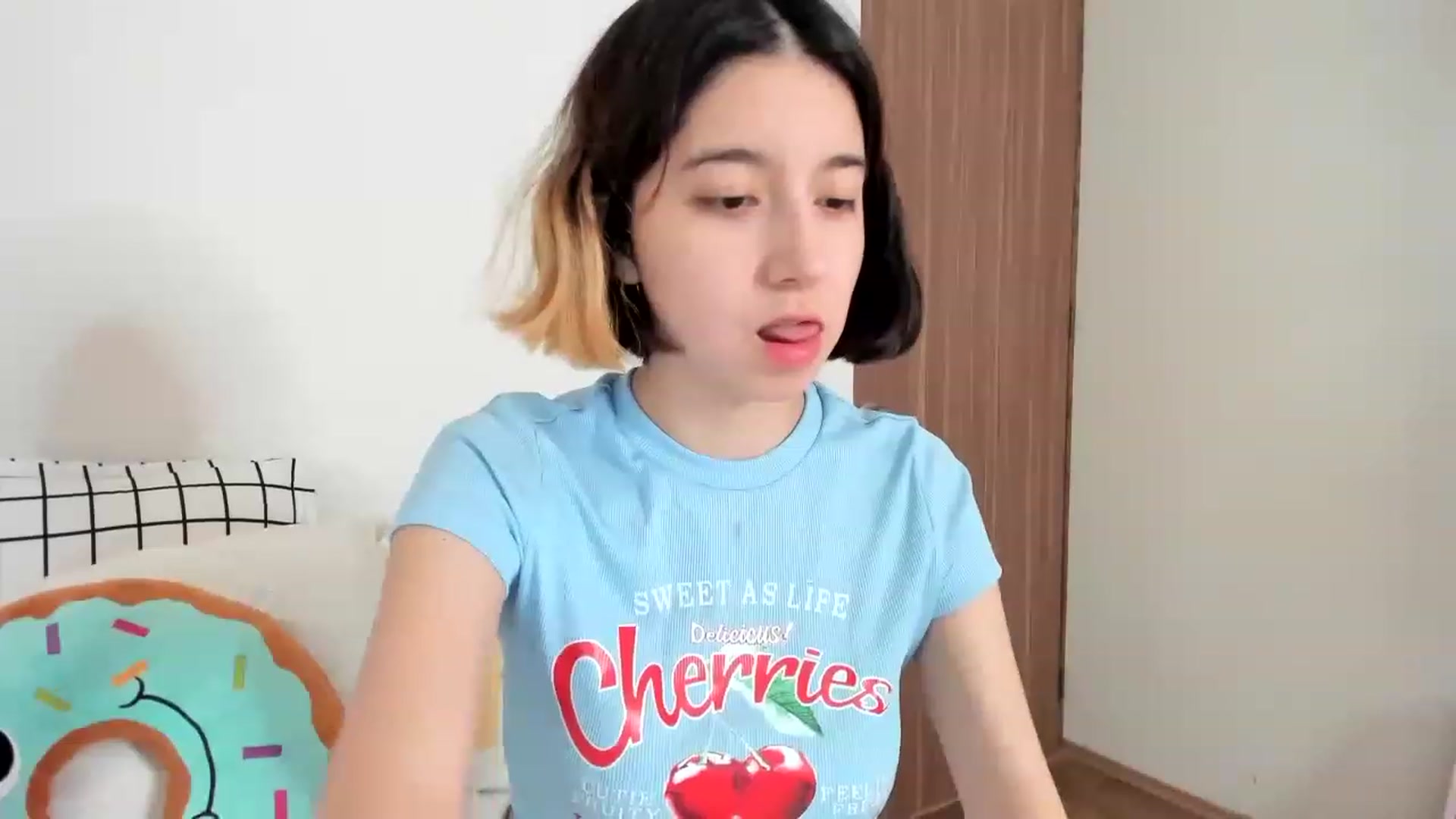 Gallery image thumbnail from Cherrycute666's myfreecams stream on, 02/12/2023, 08:15 image 12 of 20