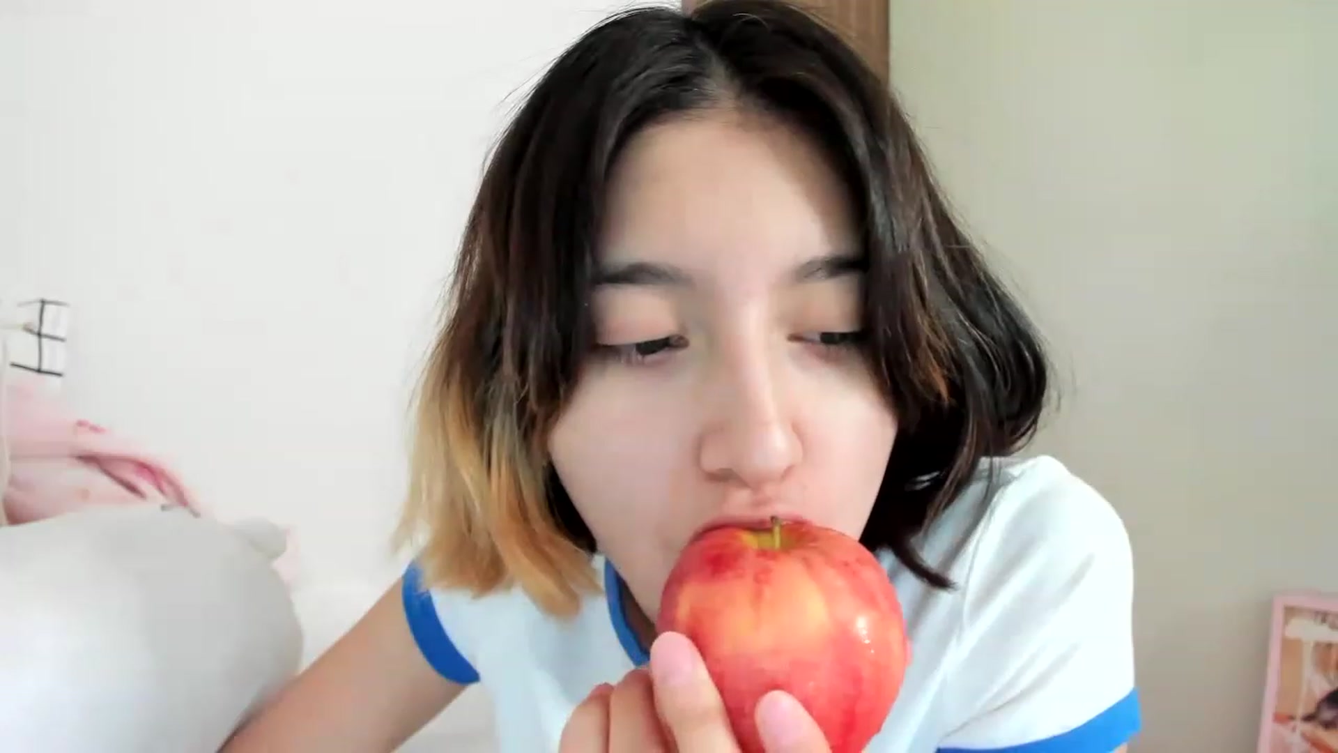 Gallery image thumbnail from Cherrycute666's myfreecams stream on, 02/12/2023, 23:44 image 8 of 20