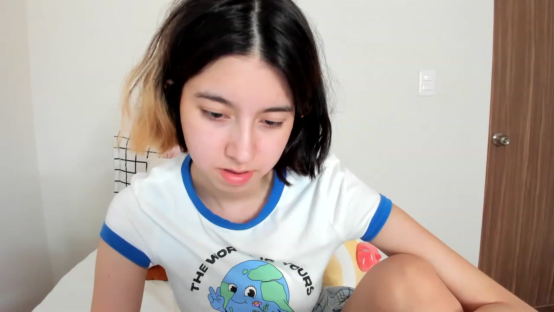 Gallery image thumbnail from Cherrycute666's myfreecams stream on, 02/13/2023, 24:04 image 14 of 20