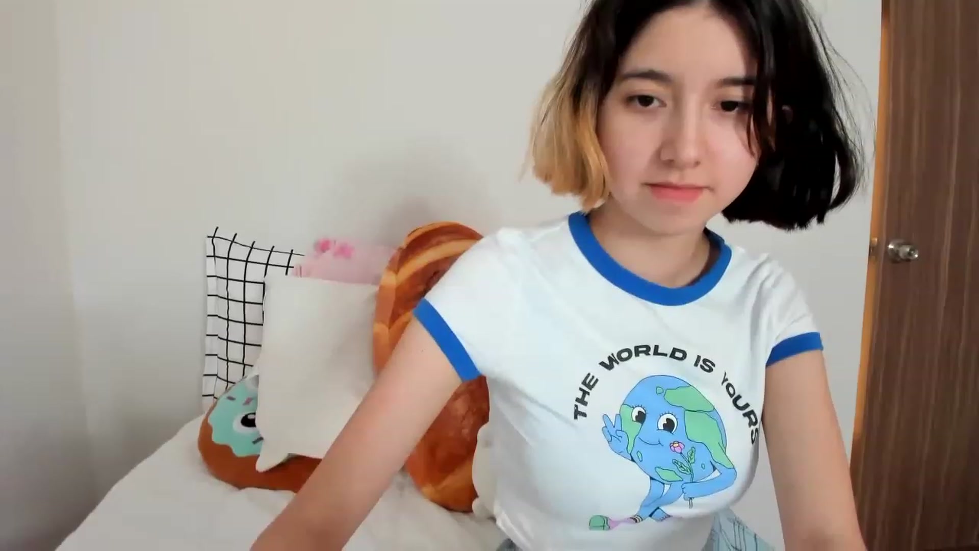 Gallery image thumbnail from Cherrycute666's myfreecams stream on, 02/13/2023, 24:04 image 17 of 20