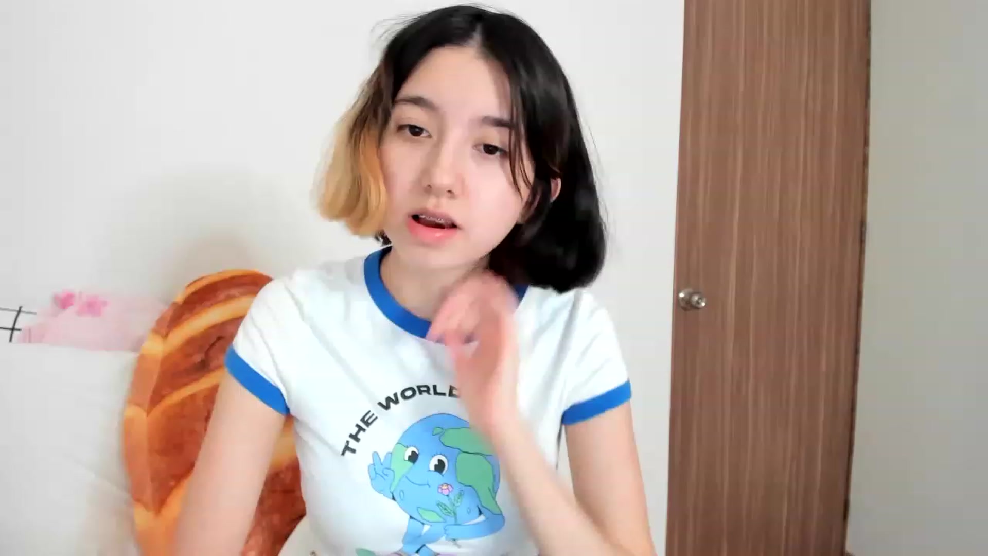 Gallery image thumbnail from Cherrycute666's myfreecams stream on, 02/13/2023, 24:04 image 1 of 20