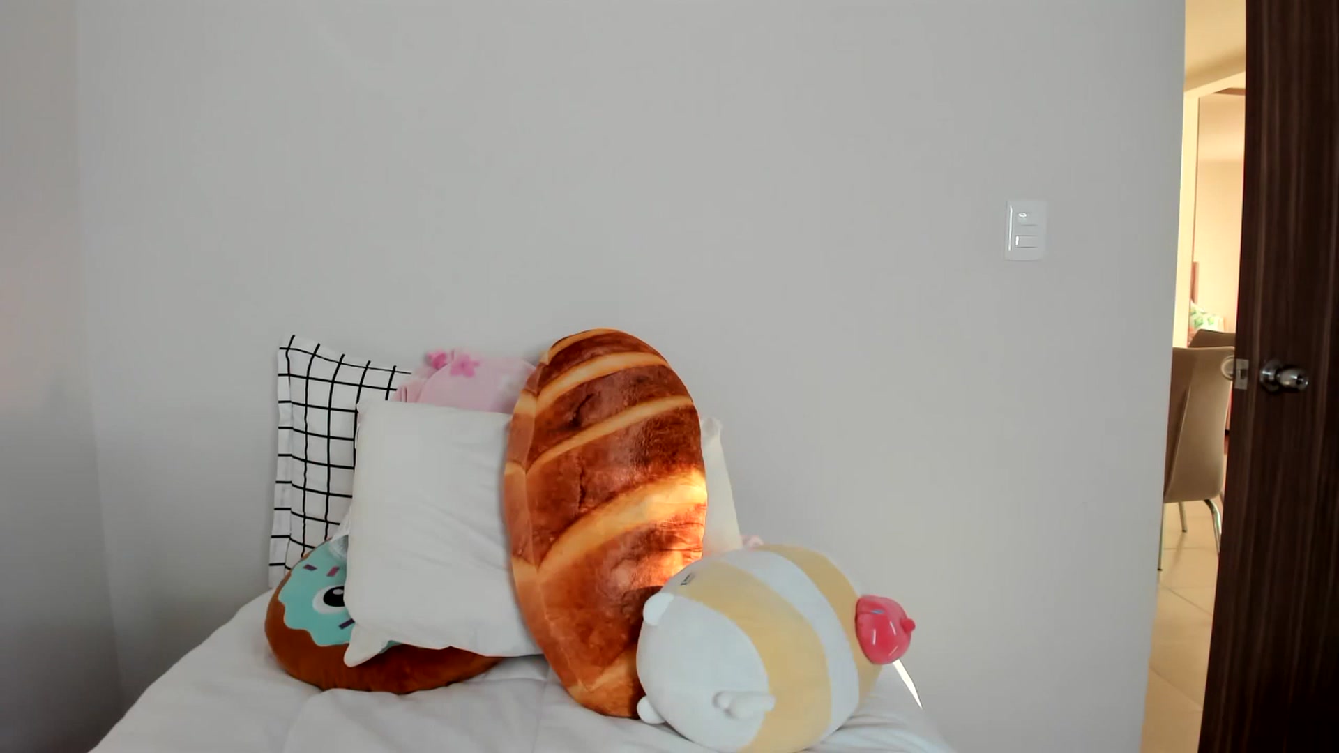 Gallery image thumbnail from Cherrycute666's myfreecams stream on, 02/13/2023, 24:04 image 15 of 20