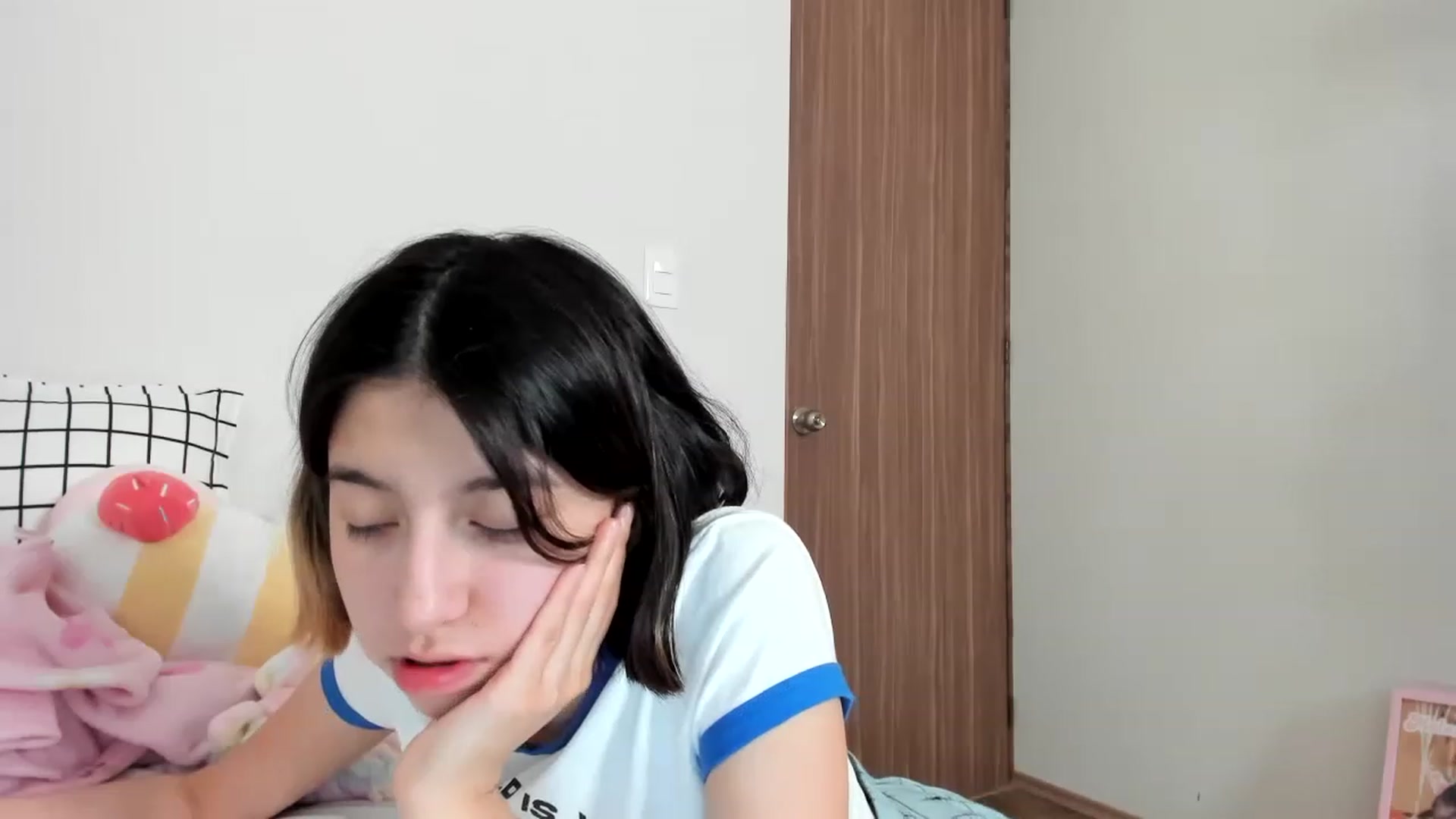 Gallery image thumbnail from Cherrycute666's myfreecams stream on, 02/13/2023, 07:36 image 12 of 20