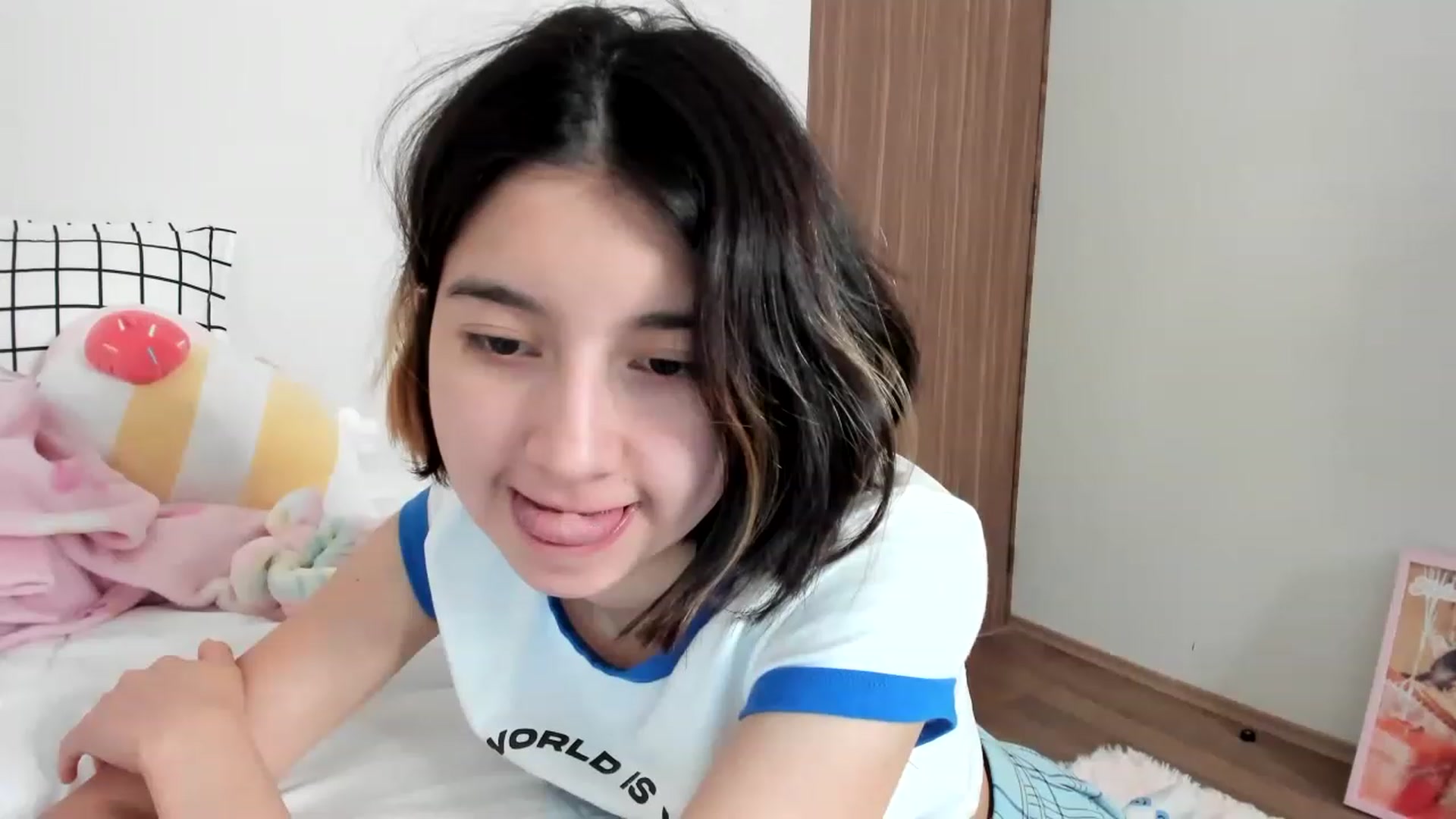 Gallery image thumbnail from Cherrycute666's myfreecams stream on, 02/13/2023, 09:17 image 3 of 20