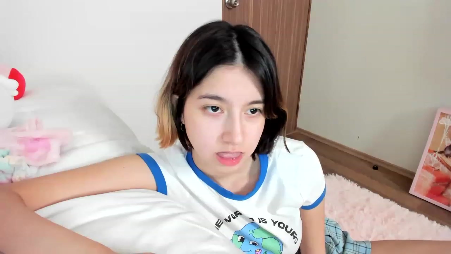 Gallery image thumbnail from Cherrycute666's myfreecams stream on, 02/13/2023, 09:17 image 15 of 20