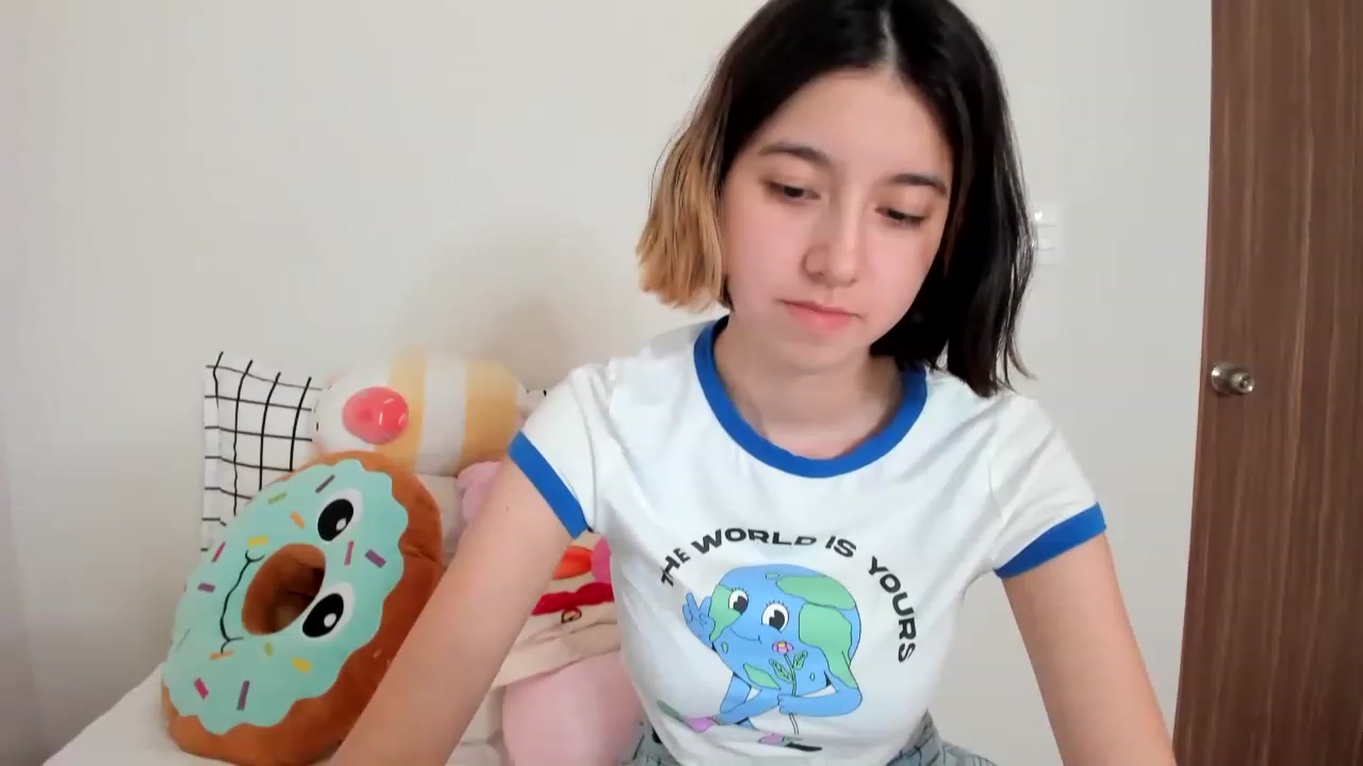 Gallery image thumbnail from Cherrycute666's myfreecams stream on, 02/13/2023, 17:01 image 10 of 20