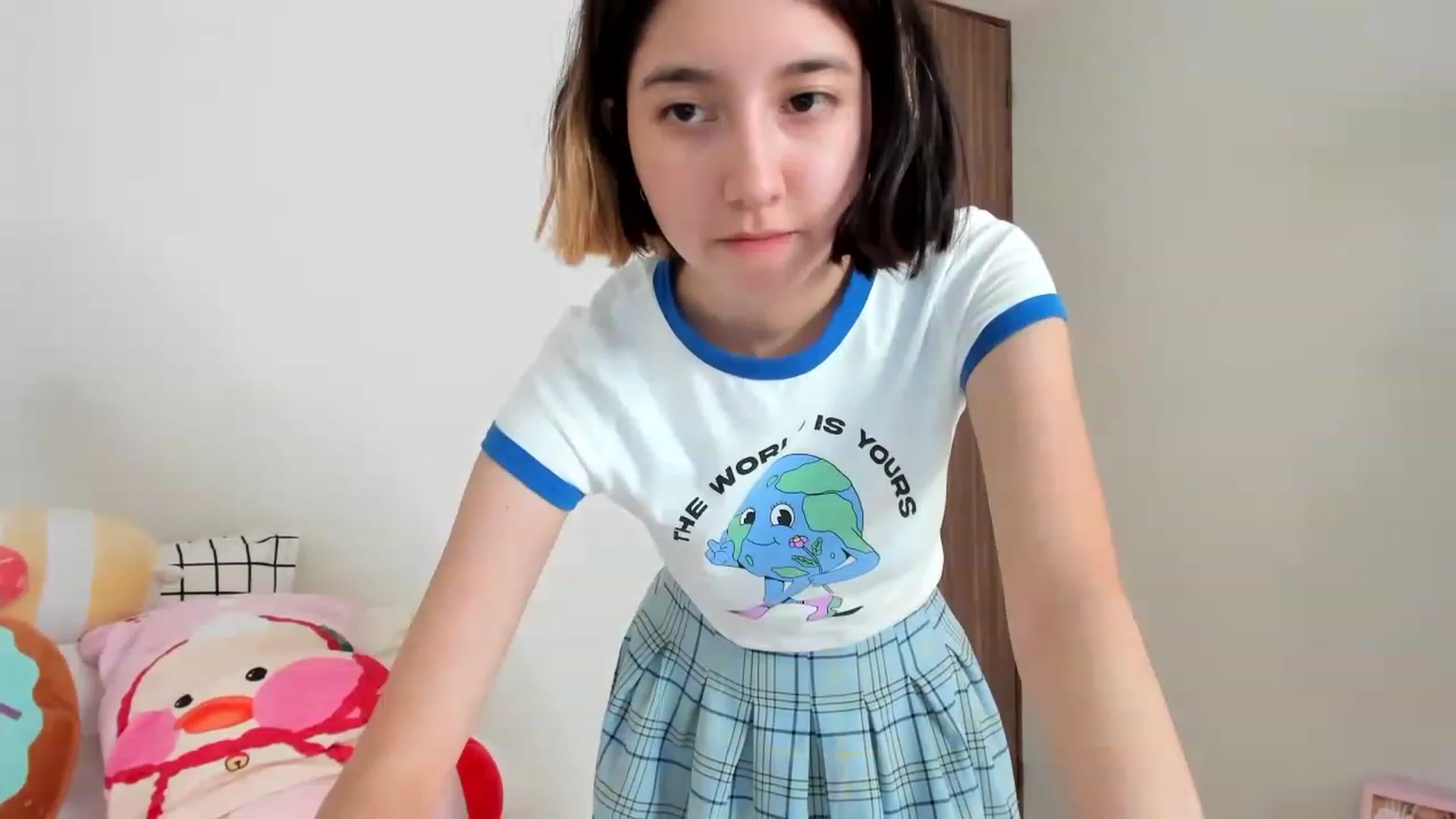 Gallery image thumbnail from Cherrycute666's myfreecams stream on, 02/13/2023, 17:01 image 18 of 20
