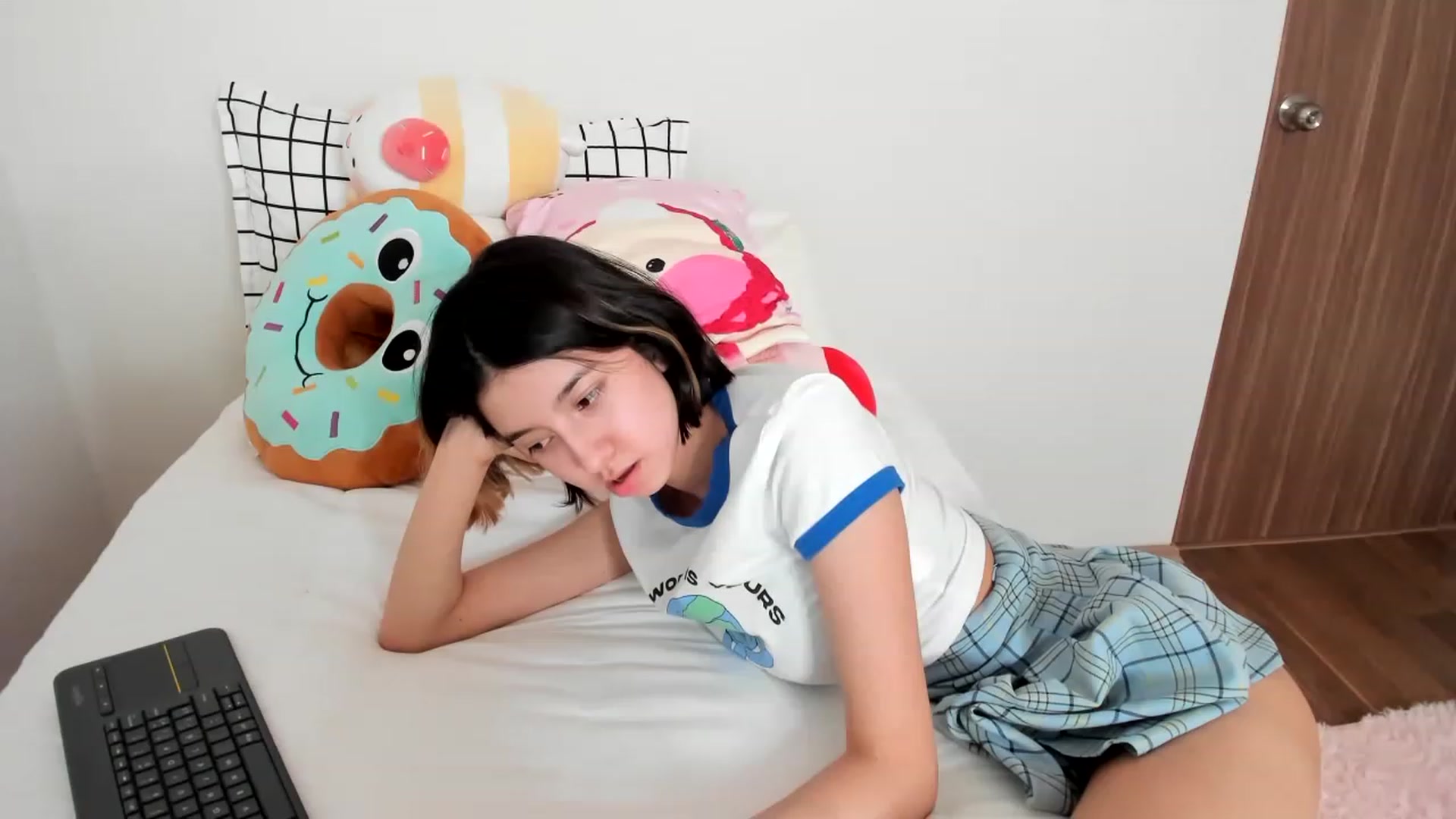 Gallery image thumbnail from Cherrycute666's myfreecams stream on, 02/13/2023, 17:01 image 9 of 20