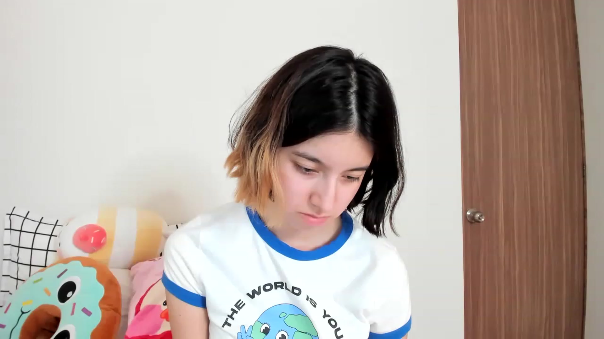 Gallery image thumbnail from Cherrycute666's myfreecams stream on, 02/13/2023, 17:01 image 12 of 20