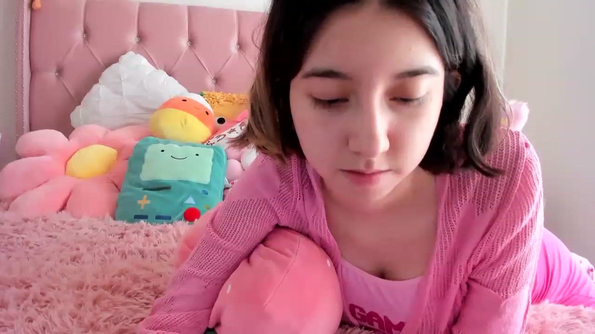 Gallery image thumbnail from Cherrycute666's myfreecams stream on, 02/13/2023, 22:28 image 11 of 20