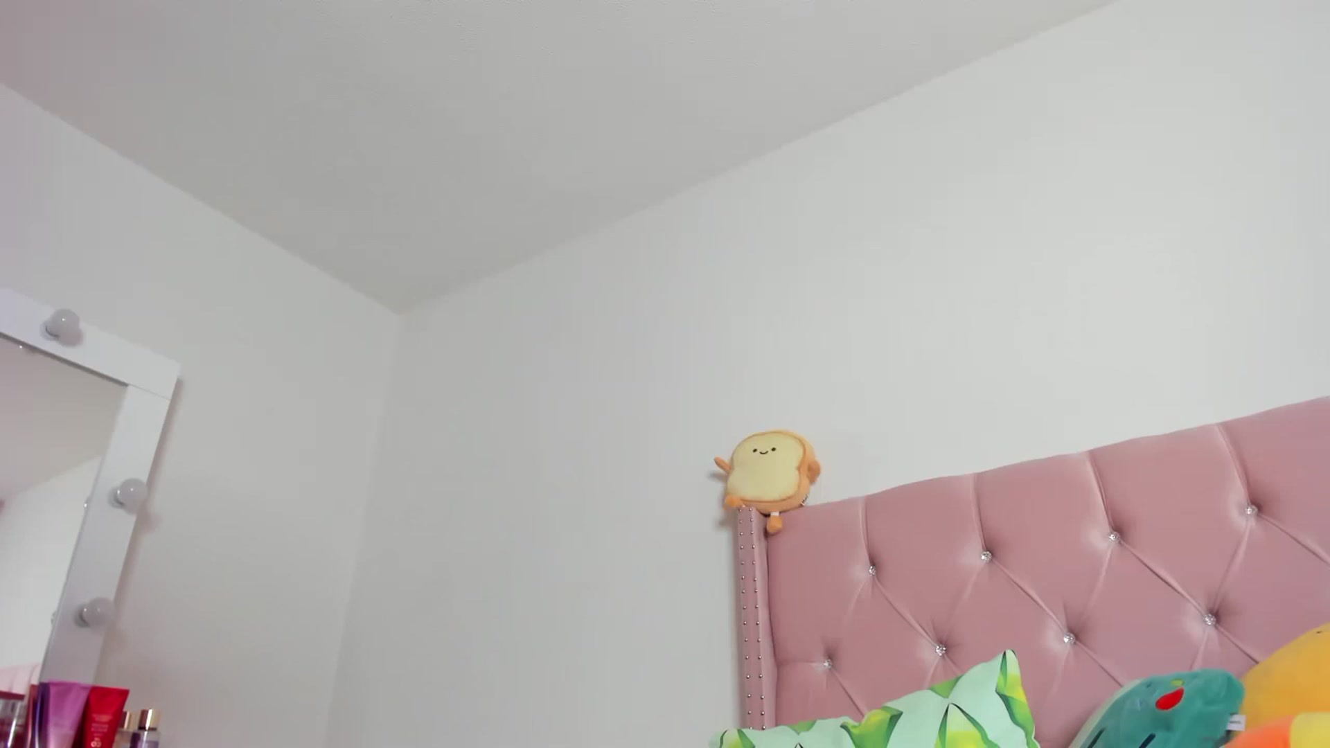 Gallery image thumbnail from Cherrycute666's myfreecams stream on, 02/14/2023, 05:50 image 15 of 20