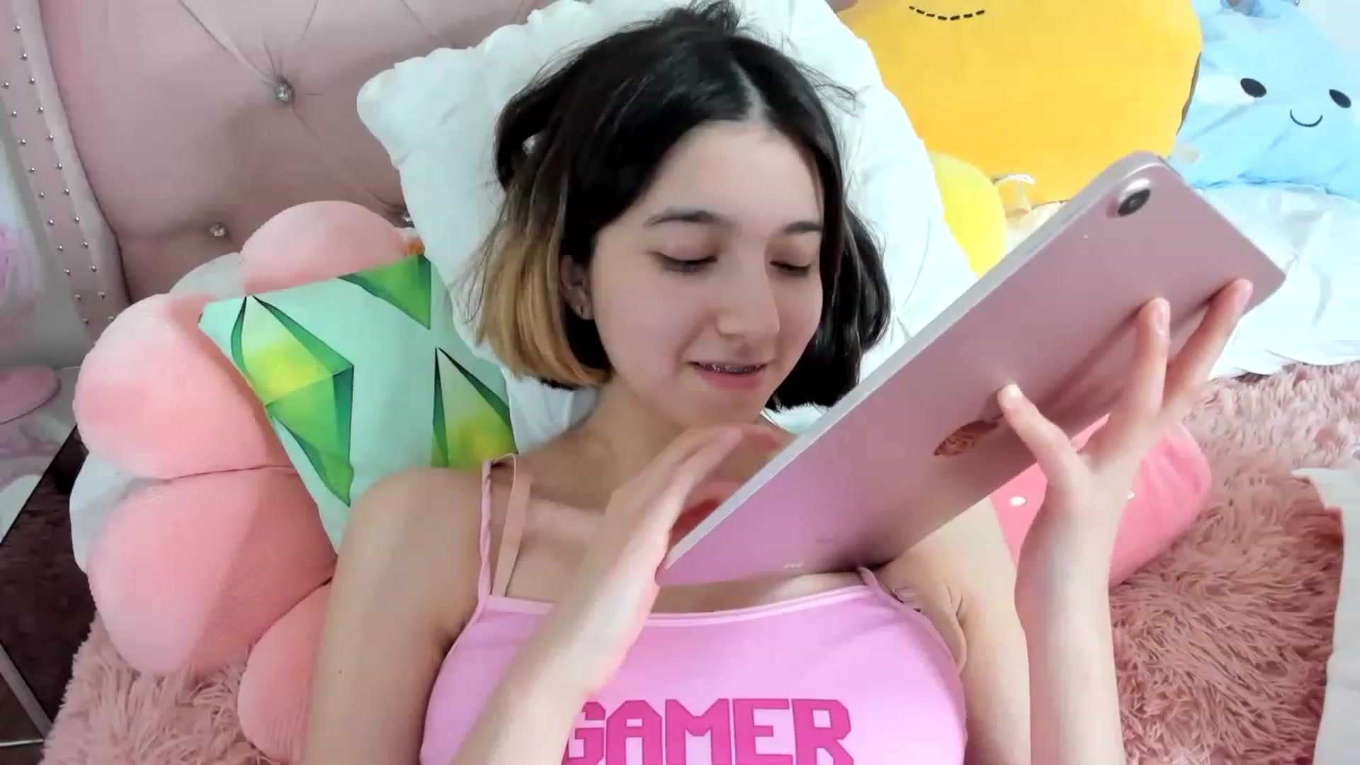 Gallery image thumbnail from Cherrycute666's myfreecams stream on, 02/14/2023, 06:58 image 17 of 20