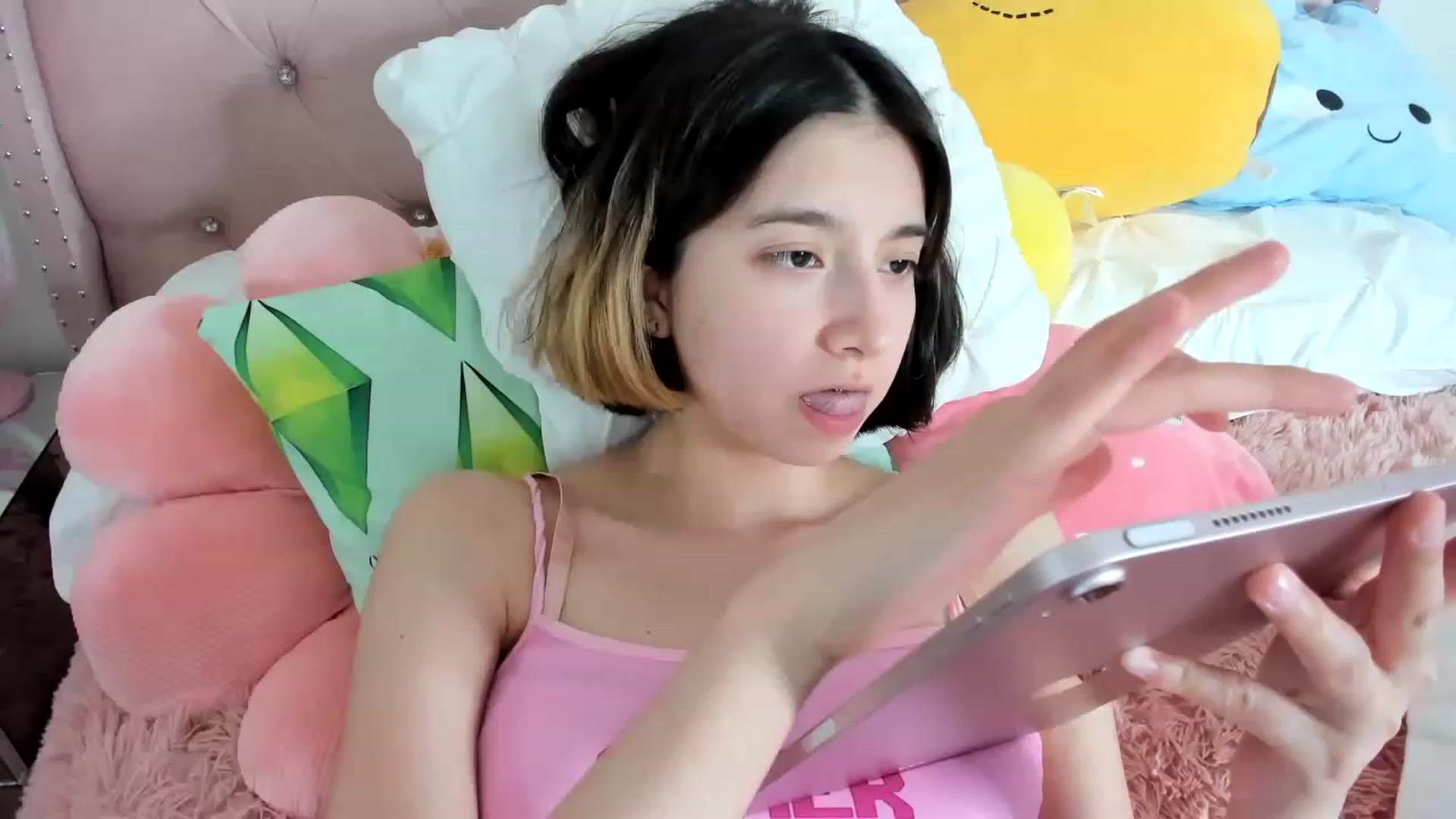 Gallery image thumbnail from Cherrycute666's myfreecams stream on, 02/14/2023, 06:58 image 15 of 20