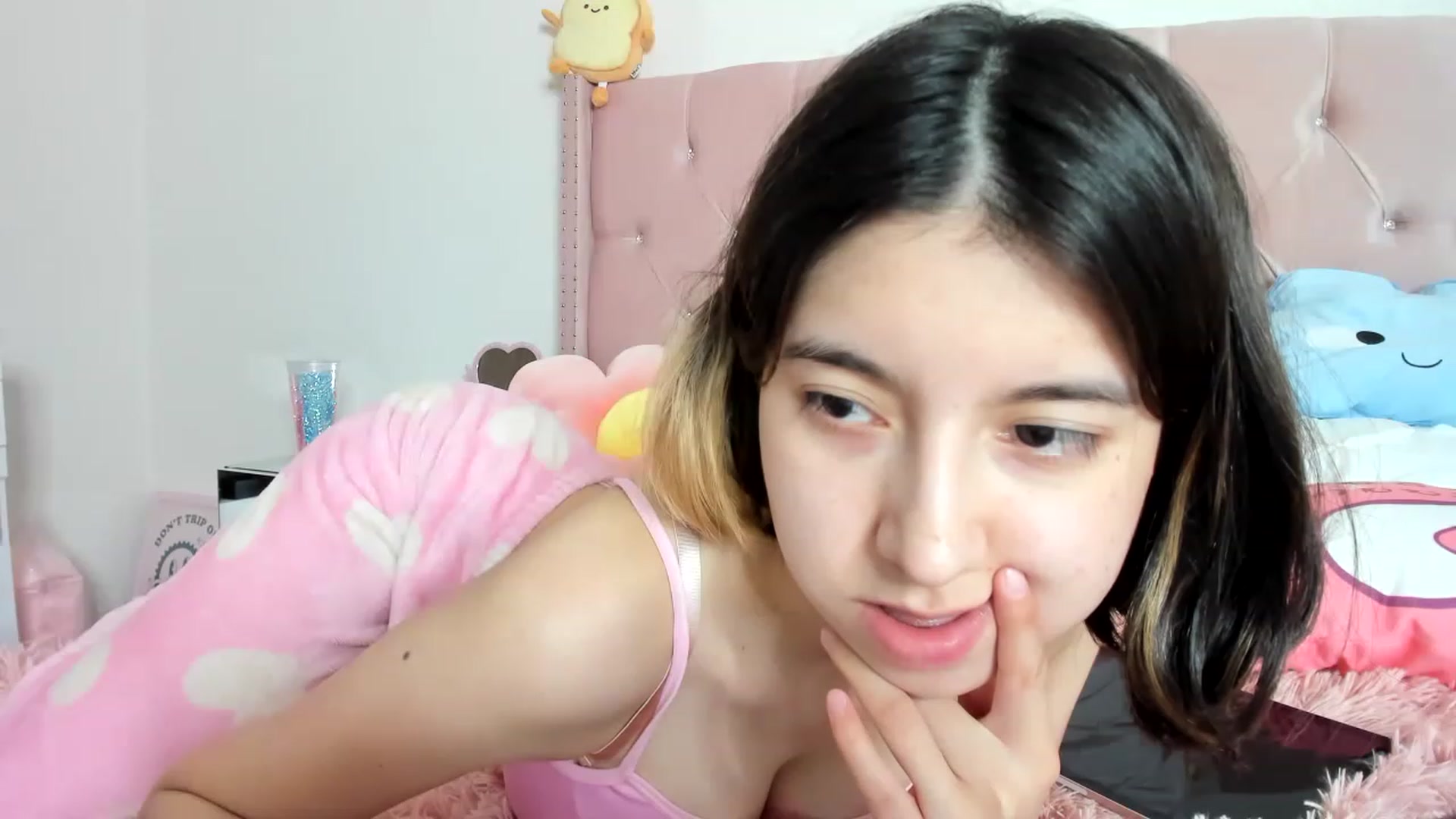 Gallery image thumbnail from Cherrycute666's myfreecams stream on, 02/14/2023, 09:26 image 15 of 20