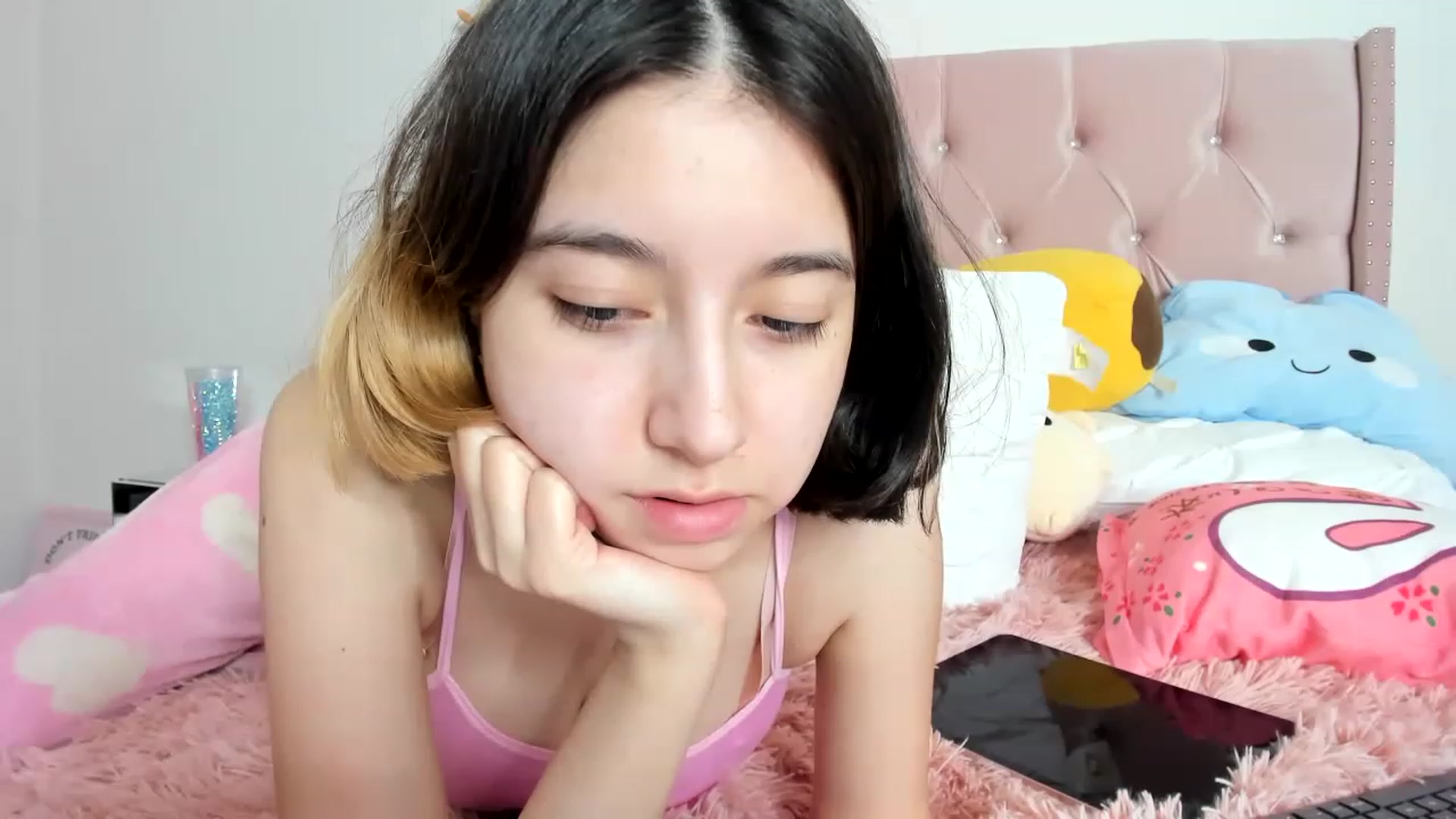Gallery image thumbnail from Cherrycute666's myfreecams stream on, 02/14/2023, 09:26 image 11 of 20