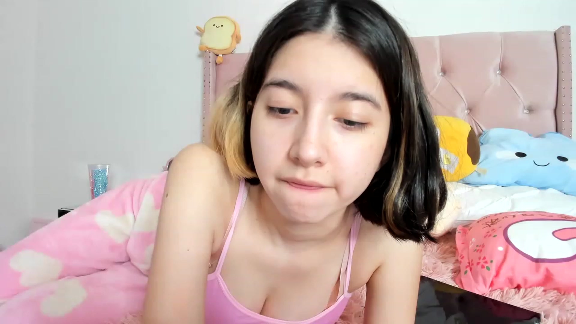 Gallery image thumbnail from Cherrycute666's myfreecams stream on, 02/14/2023, 09:26 image 8 of 20