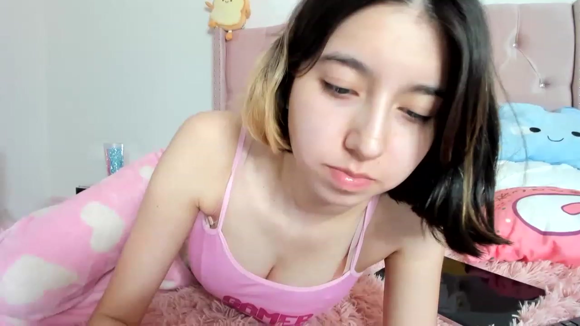 Gallery image thumbnail from Cherrycute666's myfreecams stream on, 02/14/2023, 09:26 image 16 of 20