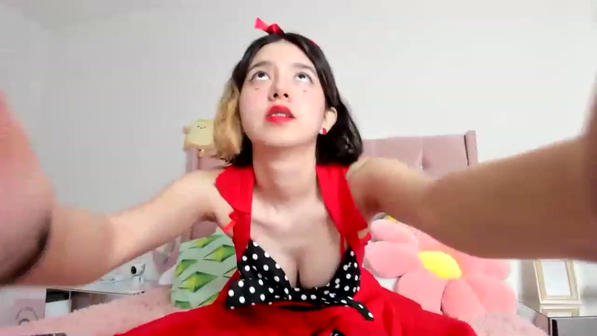 Gallery image thumbnail from Cherrycute666's myfreecams stream on, 02/14/2023, 17:25 image 17 of 20