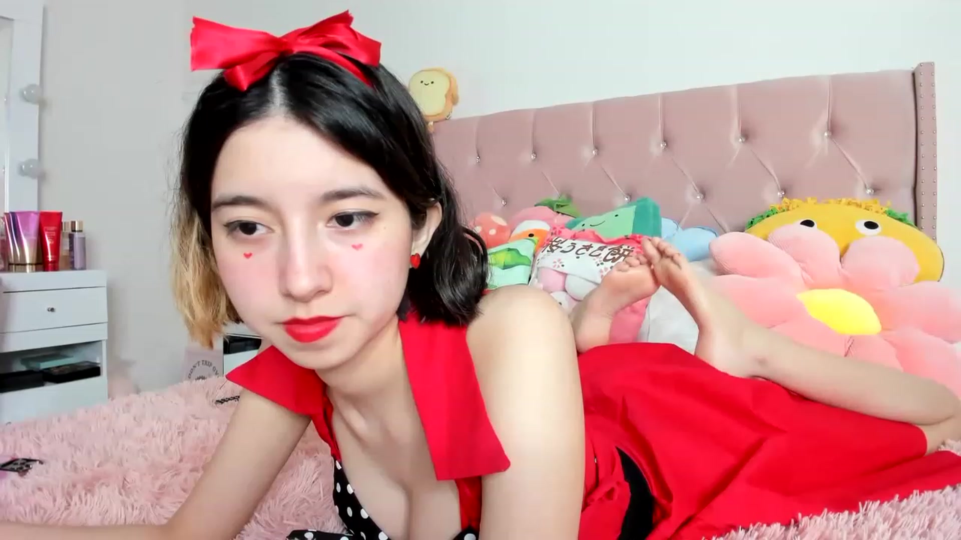 Gallery image thumbnail from Cherrycute666's myfreecams stream on, 02/14/2023, 17:25 image 9 of 20