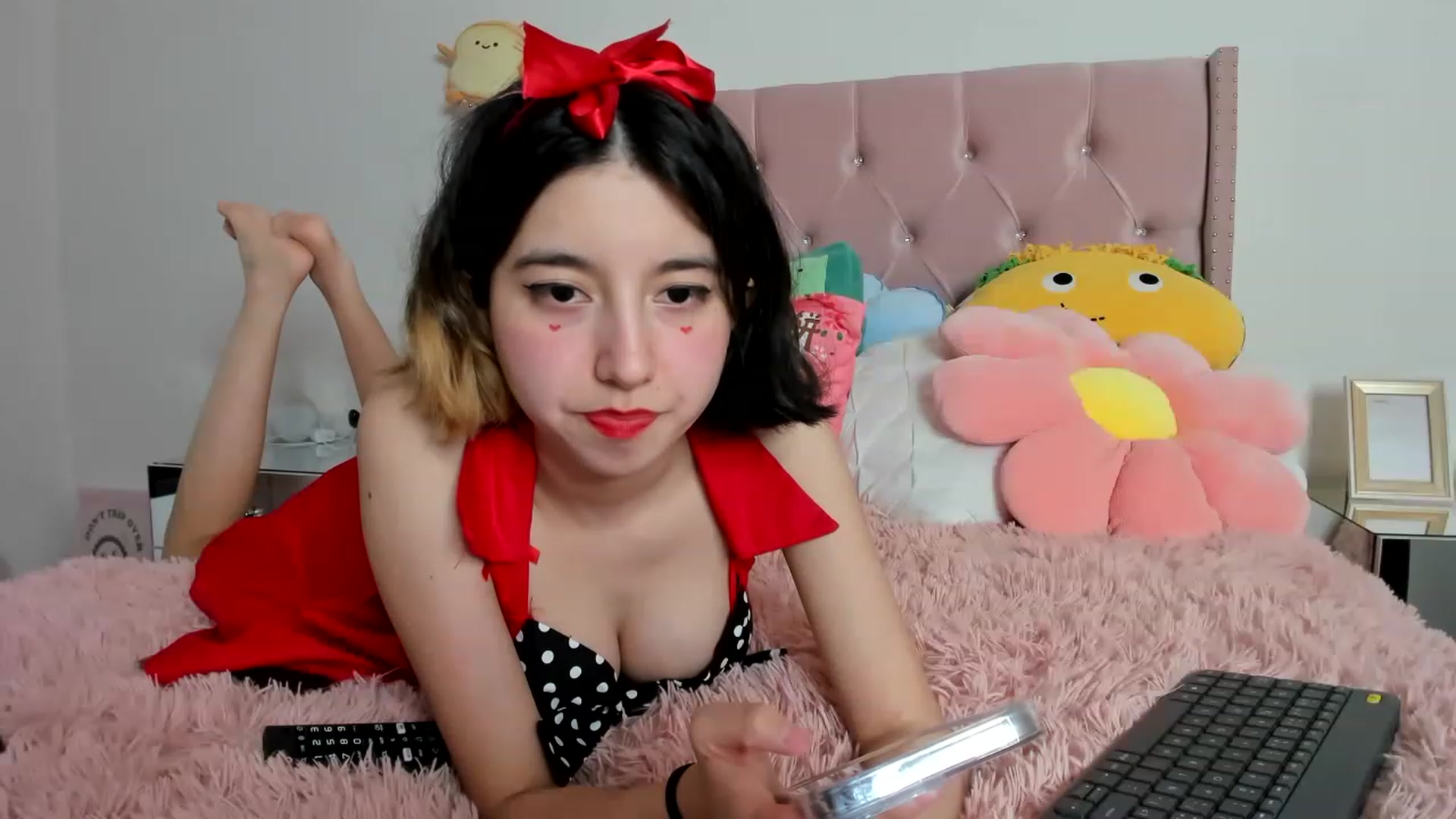 Gallery image thumbnail from Cherrycute666's myfreecams stream on, 02/14/2023, 18:21 image 17 of 20
