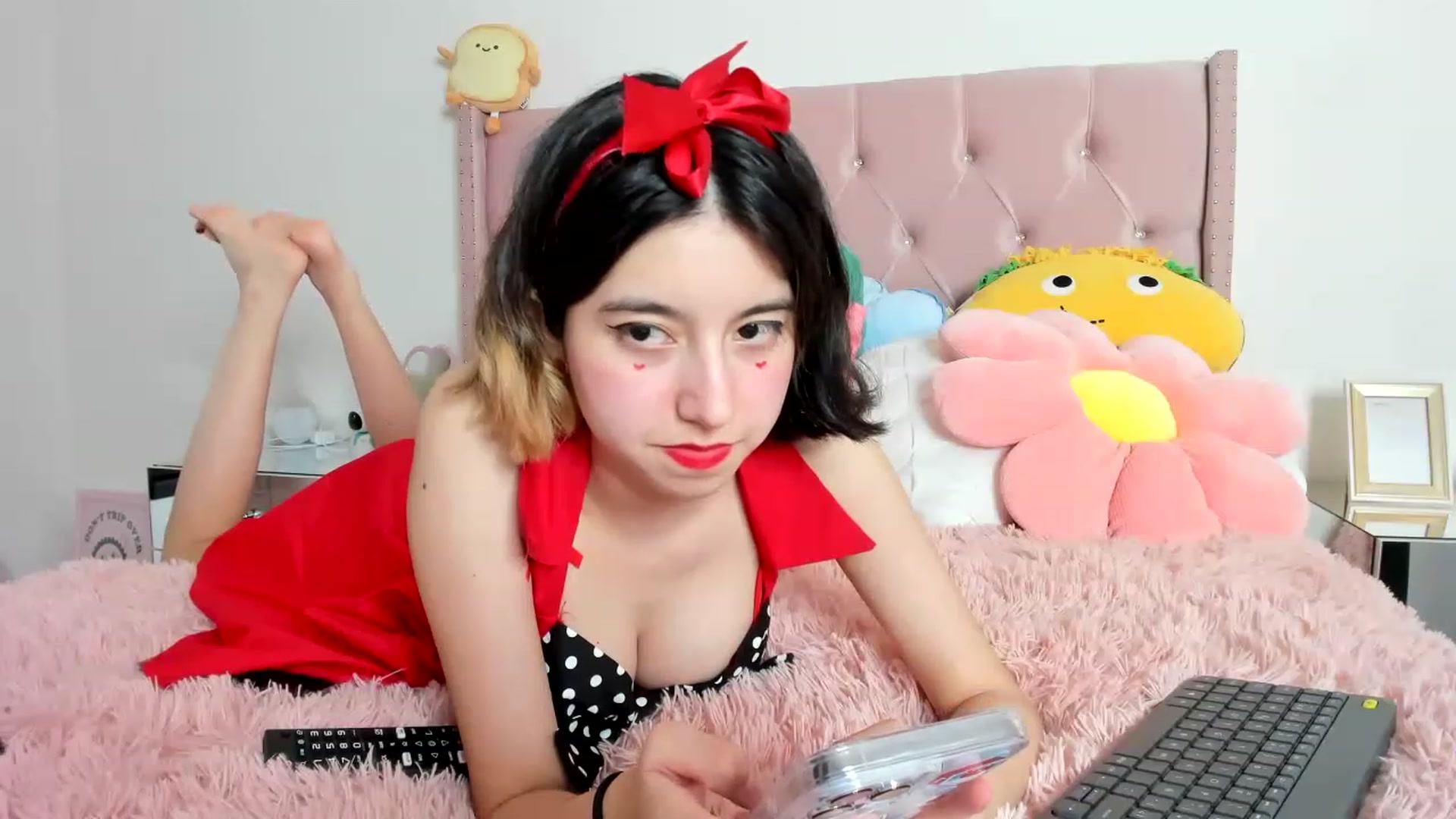 Gallery image thumbnail from Cherrycute666's myfreecams stream on, 02/14/2023, 18:21 image 18 of 20