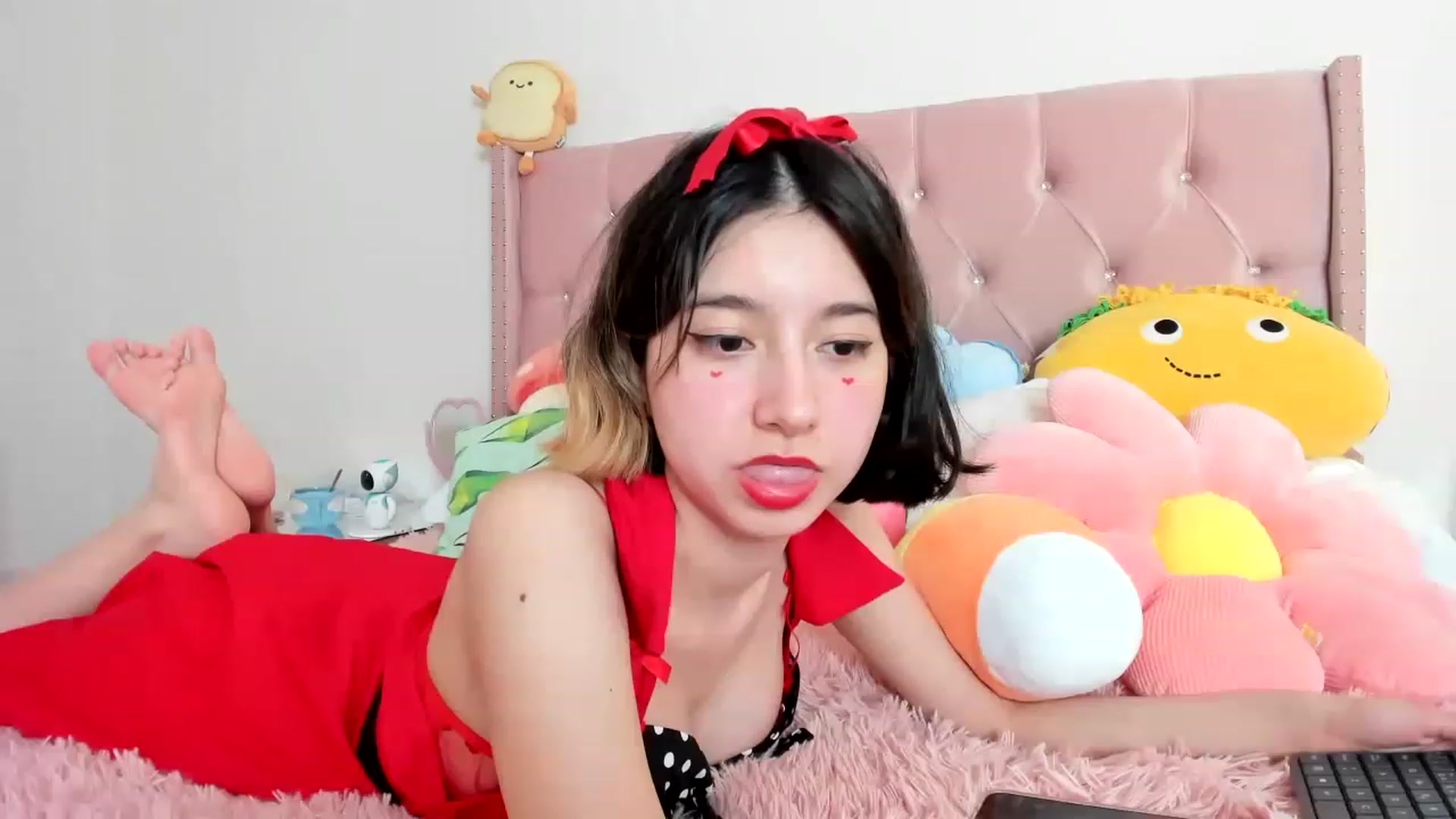 Gallery image thumbnail from Cherrycute666's myfreecams stream on, 02/14/2023, 23:55 image 6 of 20