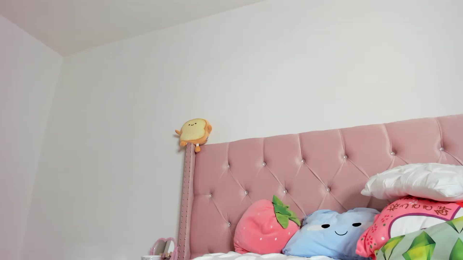 Gallery image thumbnail from Cherrycute666's myfreecams stream on, 02/15/2023, 05:44 image 16 of 20